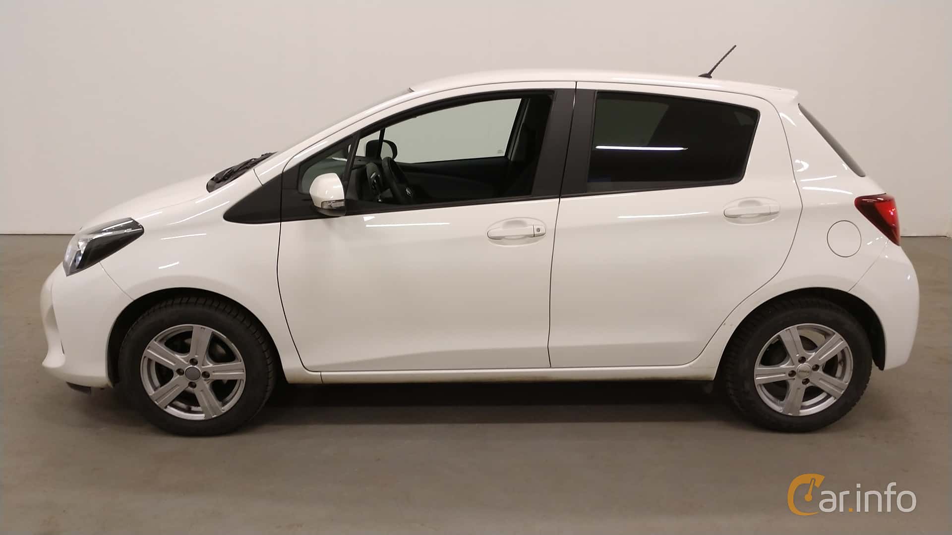 Toyota Yaris 5-door 1.33 Dual VVT-i Manual, 99hp, 2016