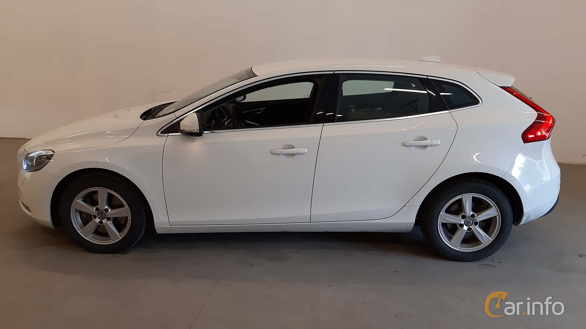 Volvo V40 D2 120hp, 2015