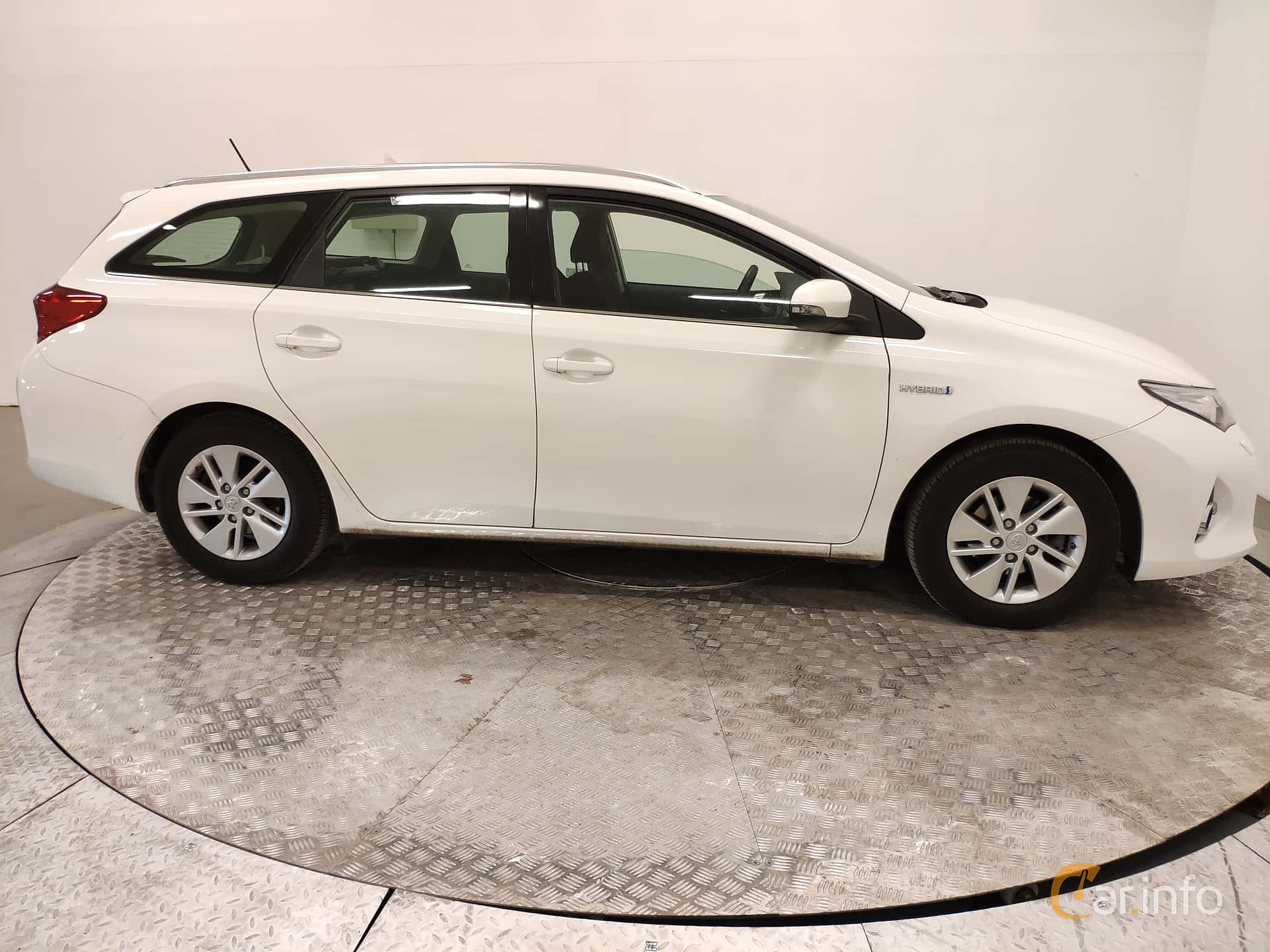Toyota Auris Touring Sports Hybrid 1.8 VVT-i + 3JM CVT, 136hp, 2015