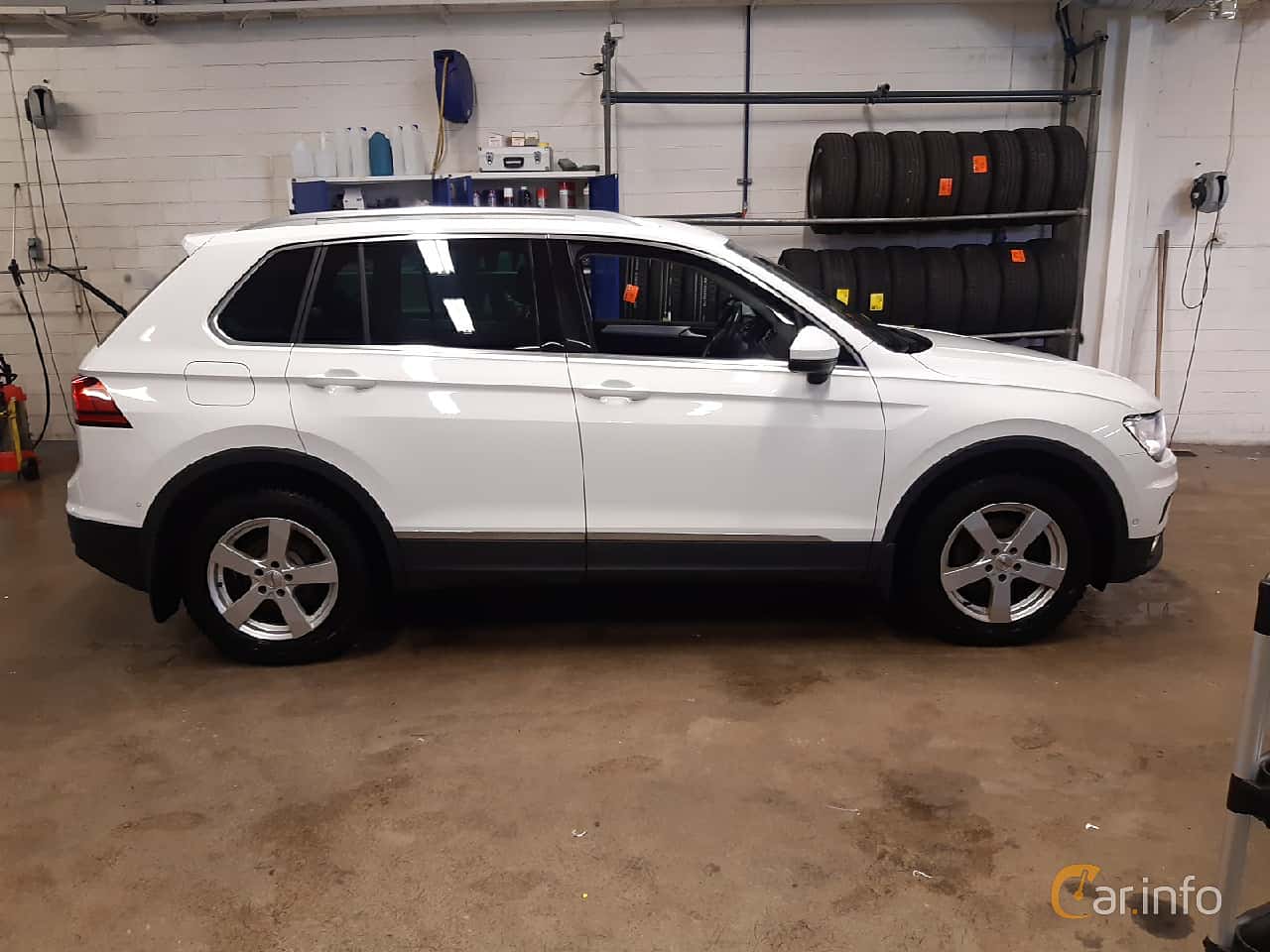 Volkswagen Tiguan generation II (Typ AD1) 2.0 TDI BlueMotion 4Motion Manual, 6-speed