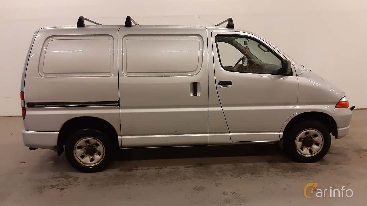 Toyota HiAce Van 2.5 4WD Manual, 102hp, 2001