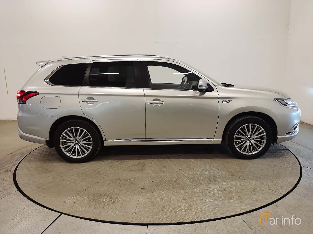 Mitsubishi Outlander P-HEV 2.4 Hybrid 4WD CVT, 230hp, 2020