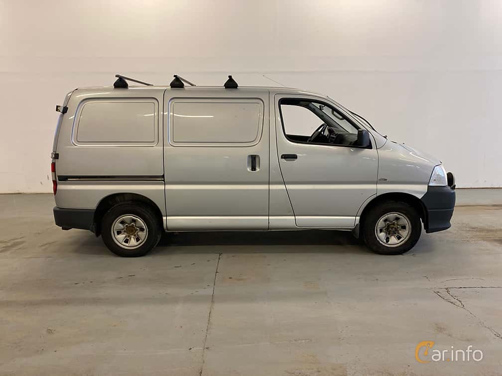 Toyota HiAce Van 2.5 4WD Manual, 117hp, 2011