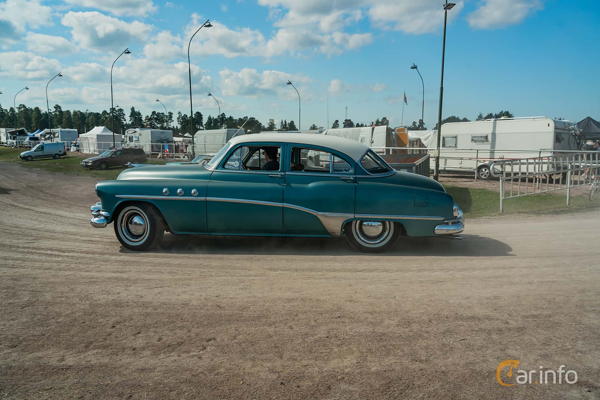 Buick Special Deluxe Tourback Sedan 4.3 Manual, 122hp, 1951