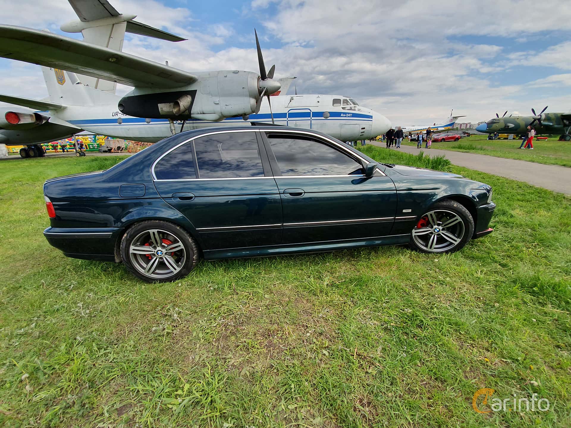 BMW 528i Sedan  193hp, 1996