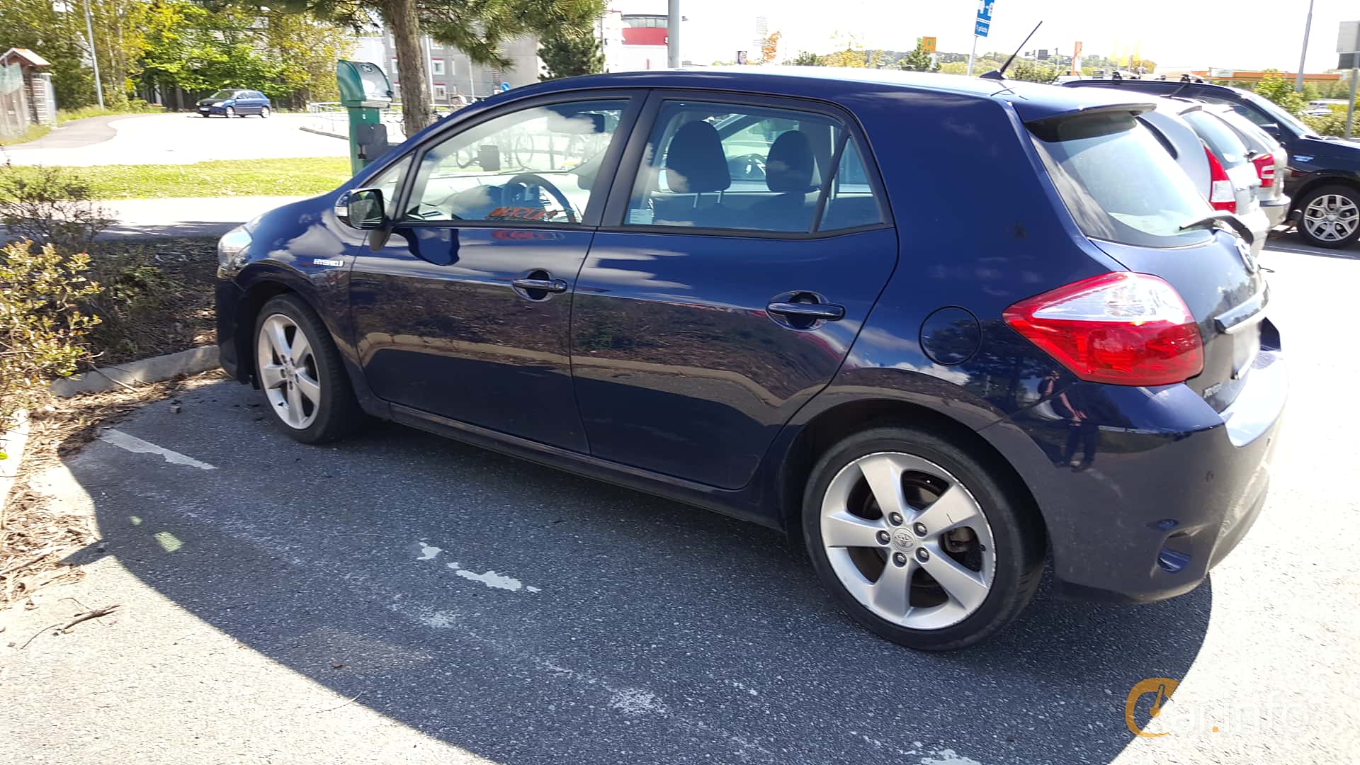 Toyota Auris Hybrid 1.8 VVT-i CVT, 99hp, 2011