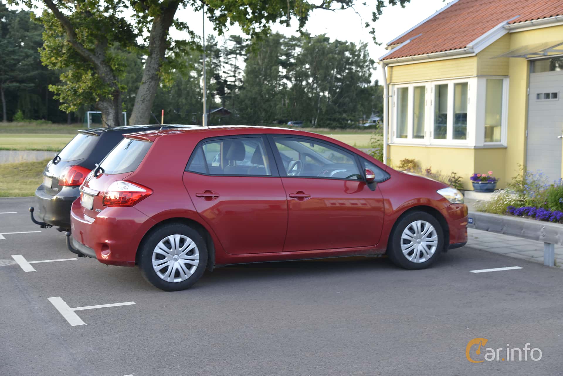Toyota Auris 5-door 1.6  132hp, 2011