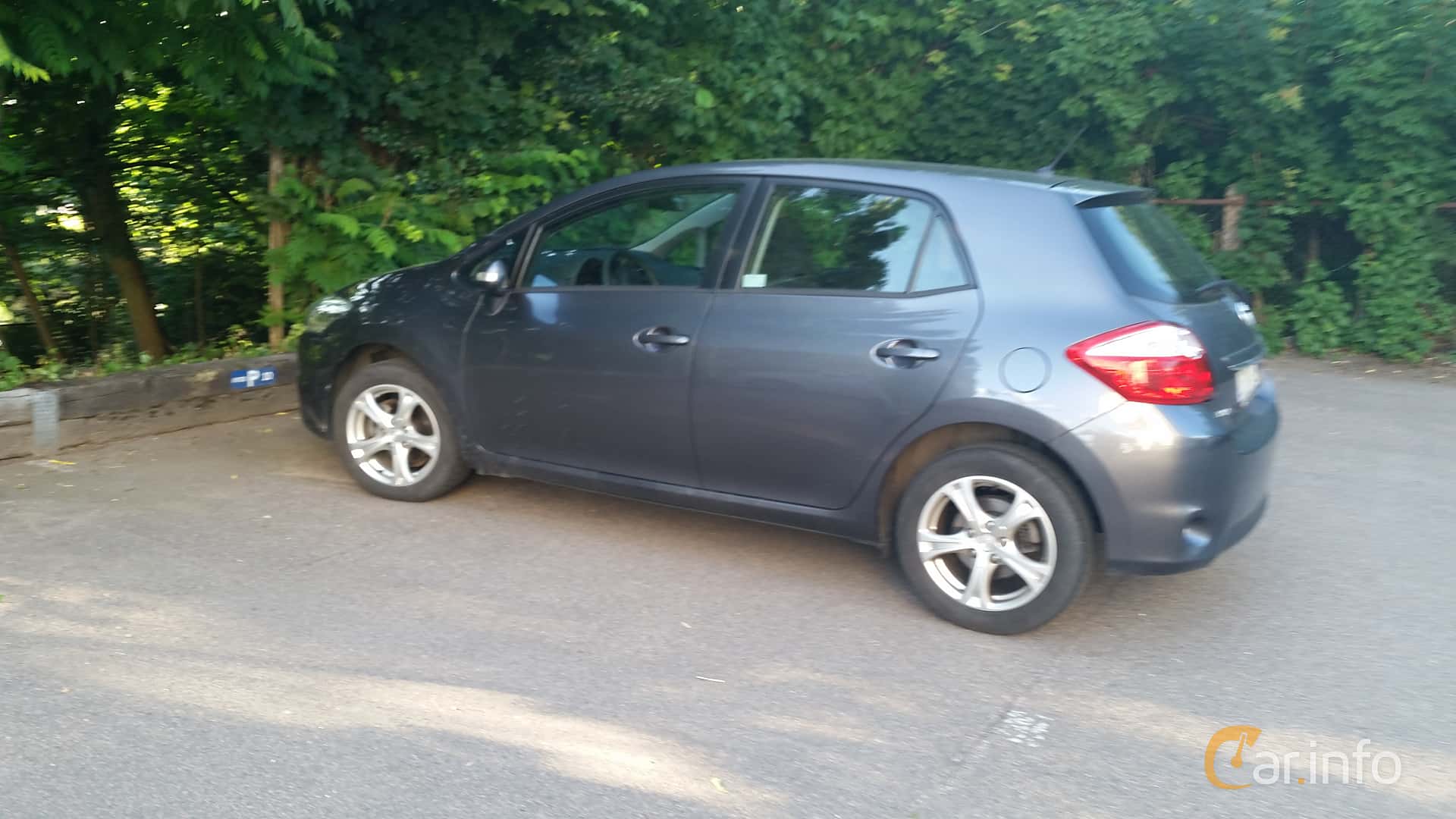 Toyota Auris 5-door 1.6  132hp, 2010