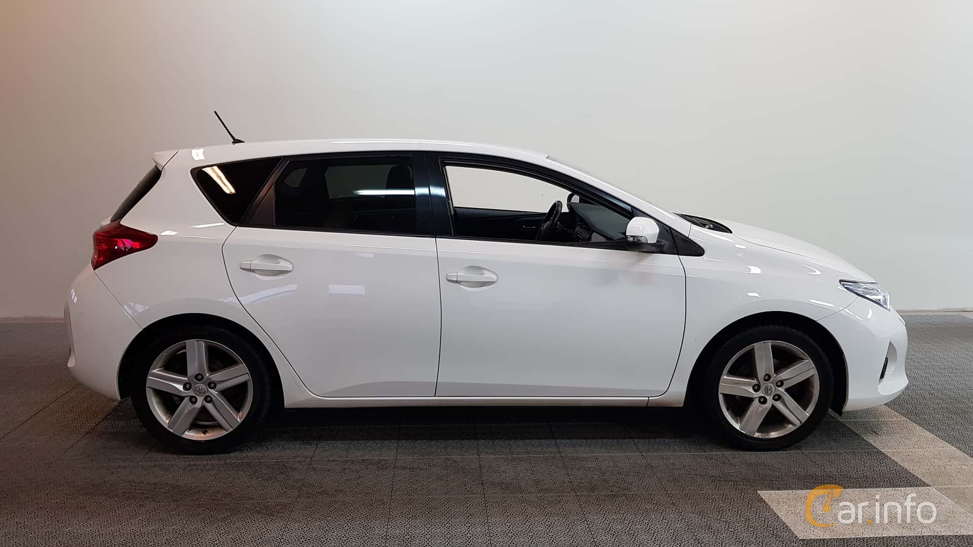 Toyota Auris 1.6  Multidrive S, 132hp, 2014