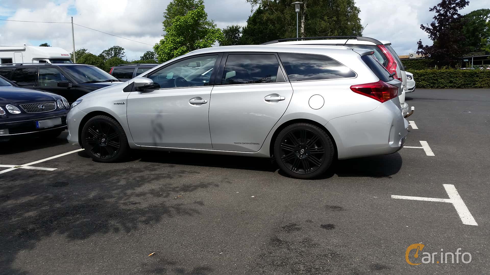 Toyota Auris Touring Sports Hybrid 1.8 VVT-i + 3JM CVT, 136hp, 2014