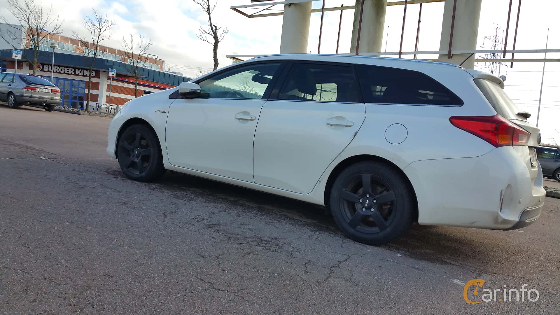 Toyota Auris Touring Sports Hybrid 1.8 VVT-i + 3JM CVT, 136hp, 2013