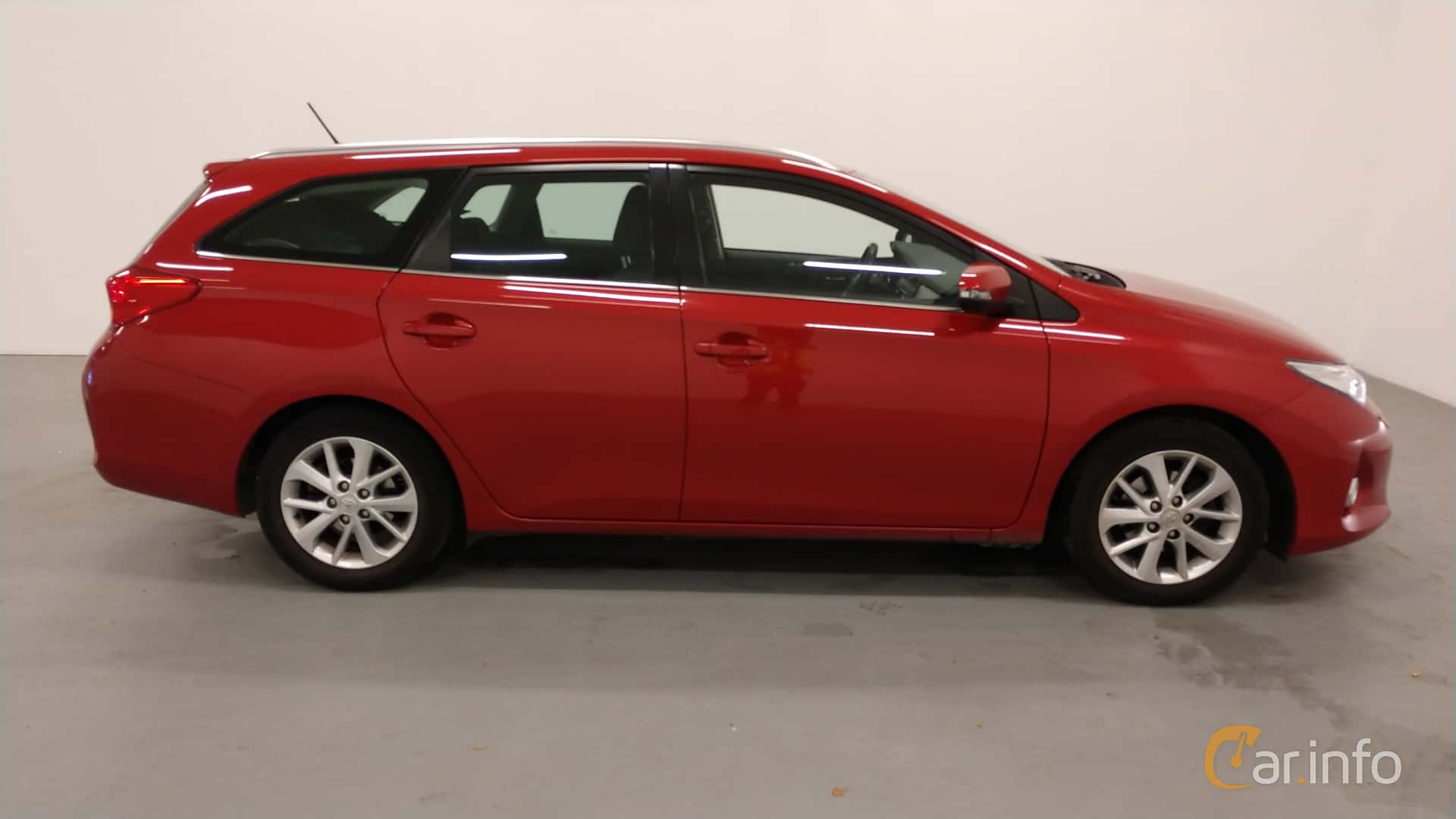 Toyota Auris Touring Sports 1.4 D-4D Manual, 90hp, 2015