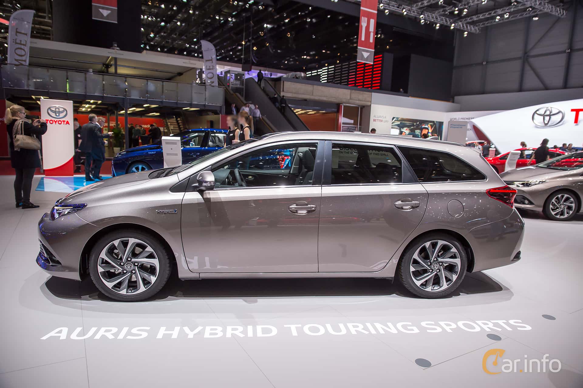 Toyota Auris Touring Sports Hybrid 1.8 VVT-i + 3JM CVT, 136hp, 2016