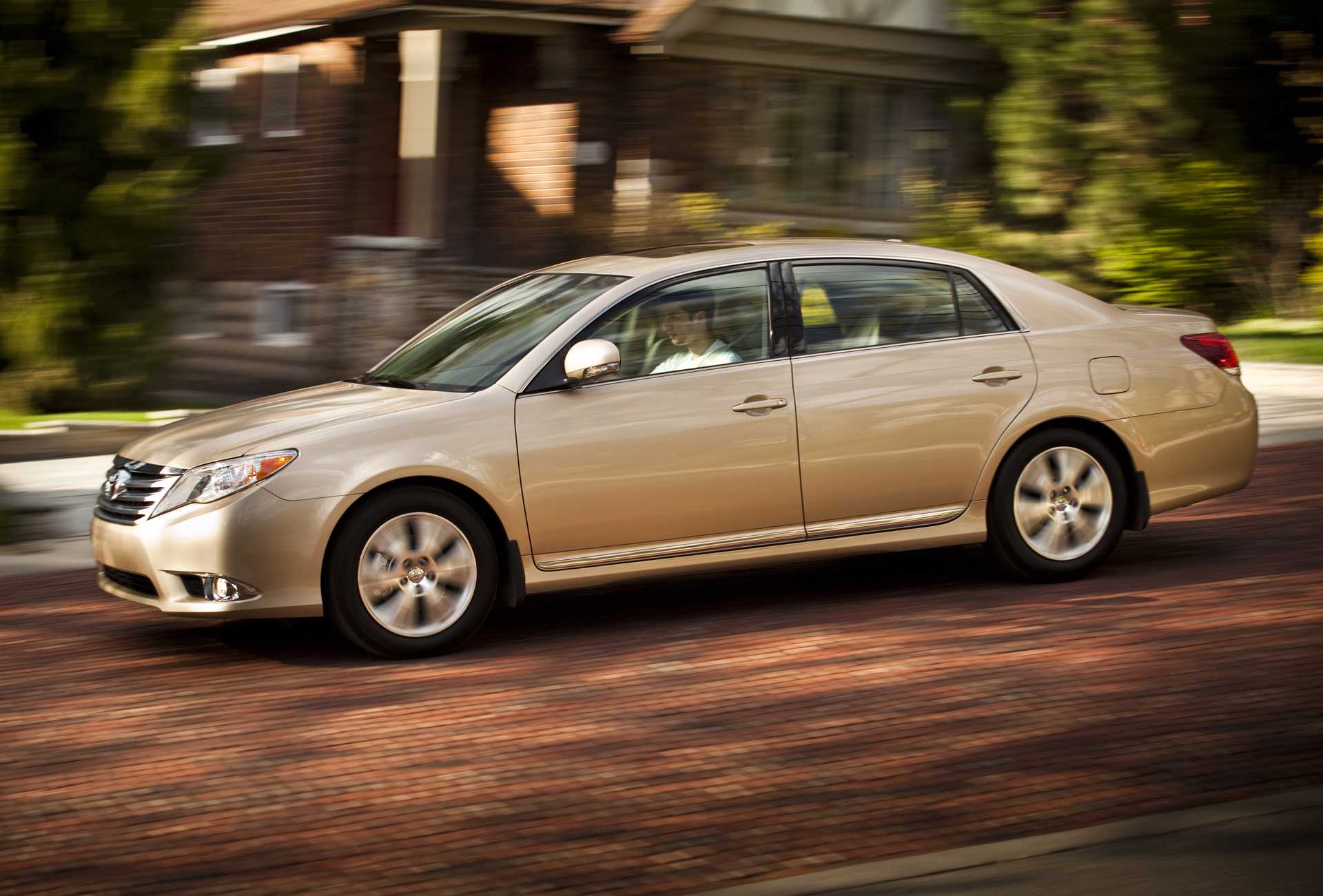 Toyota Avalon 3.5 V6 Automatic, 272hp, 2011