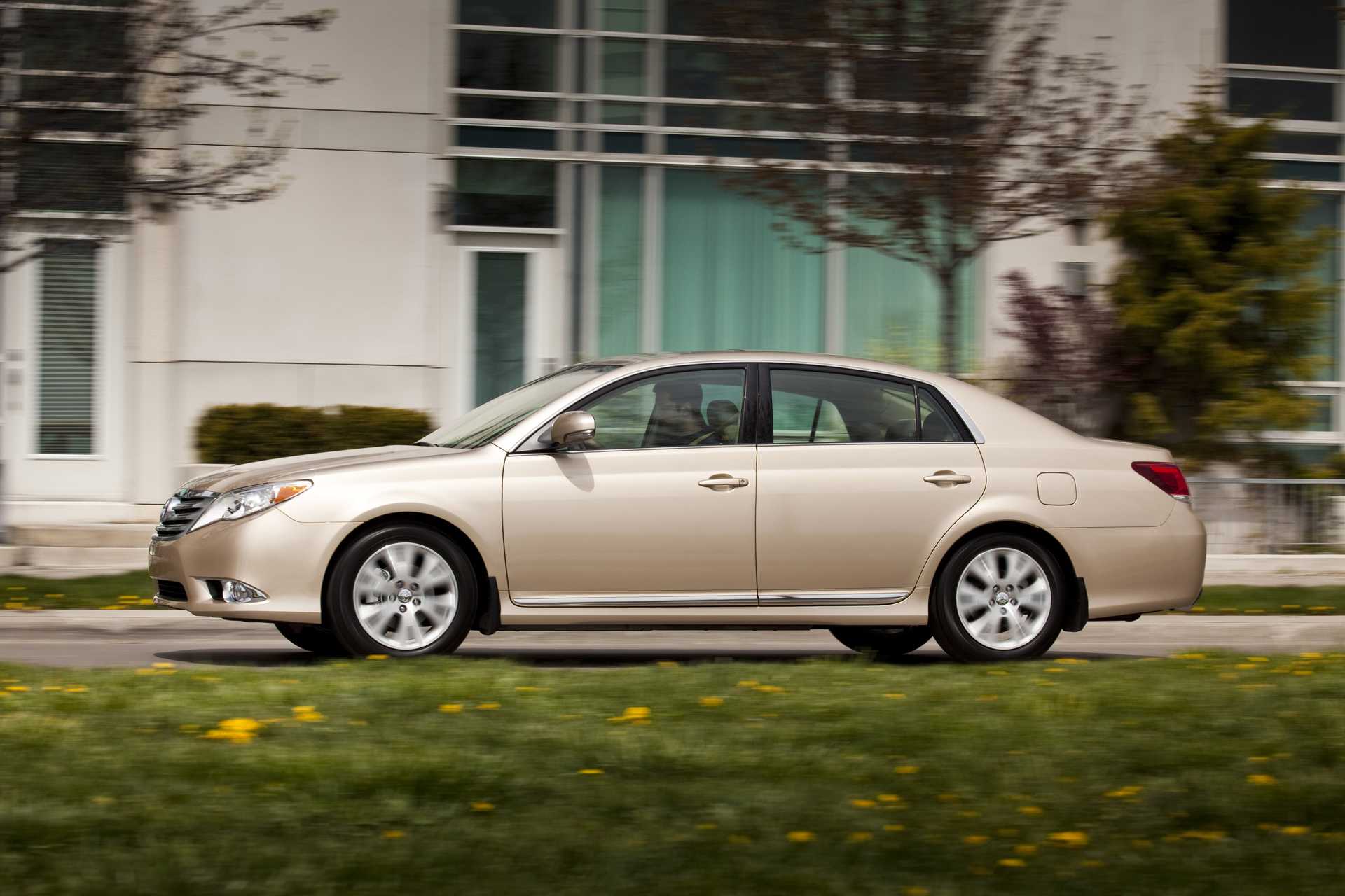 Toyota Avalon 3.5 V6 Automatic, 272hp, 2011
