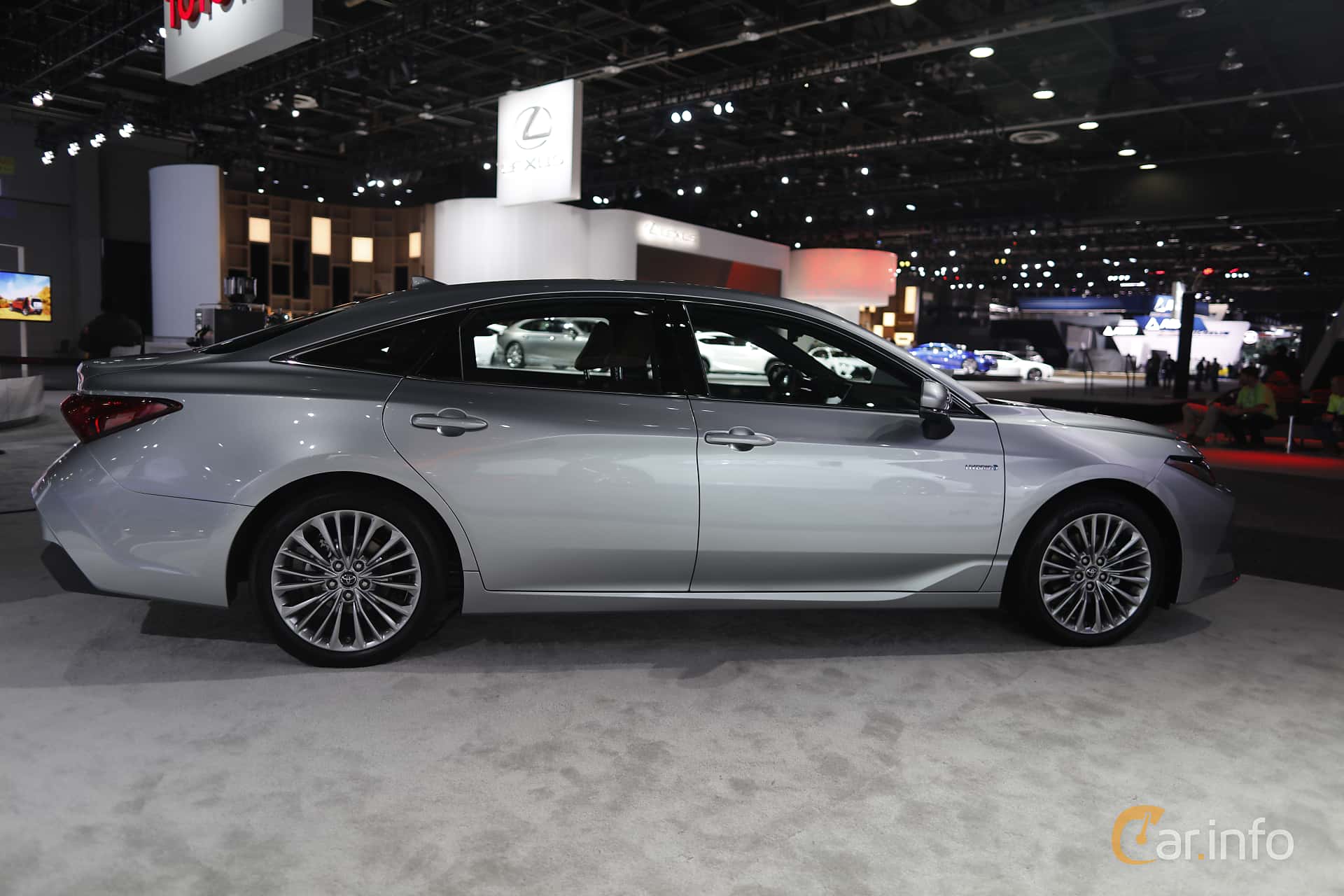 Toyota Avalon Hybrid 2.5 CVT, 203hp, 2019