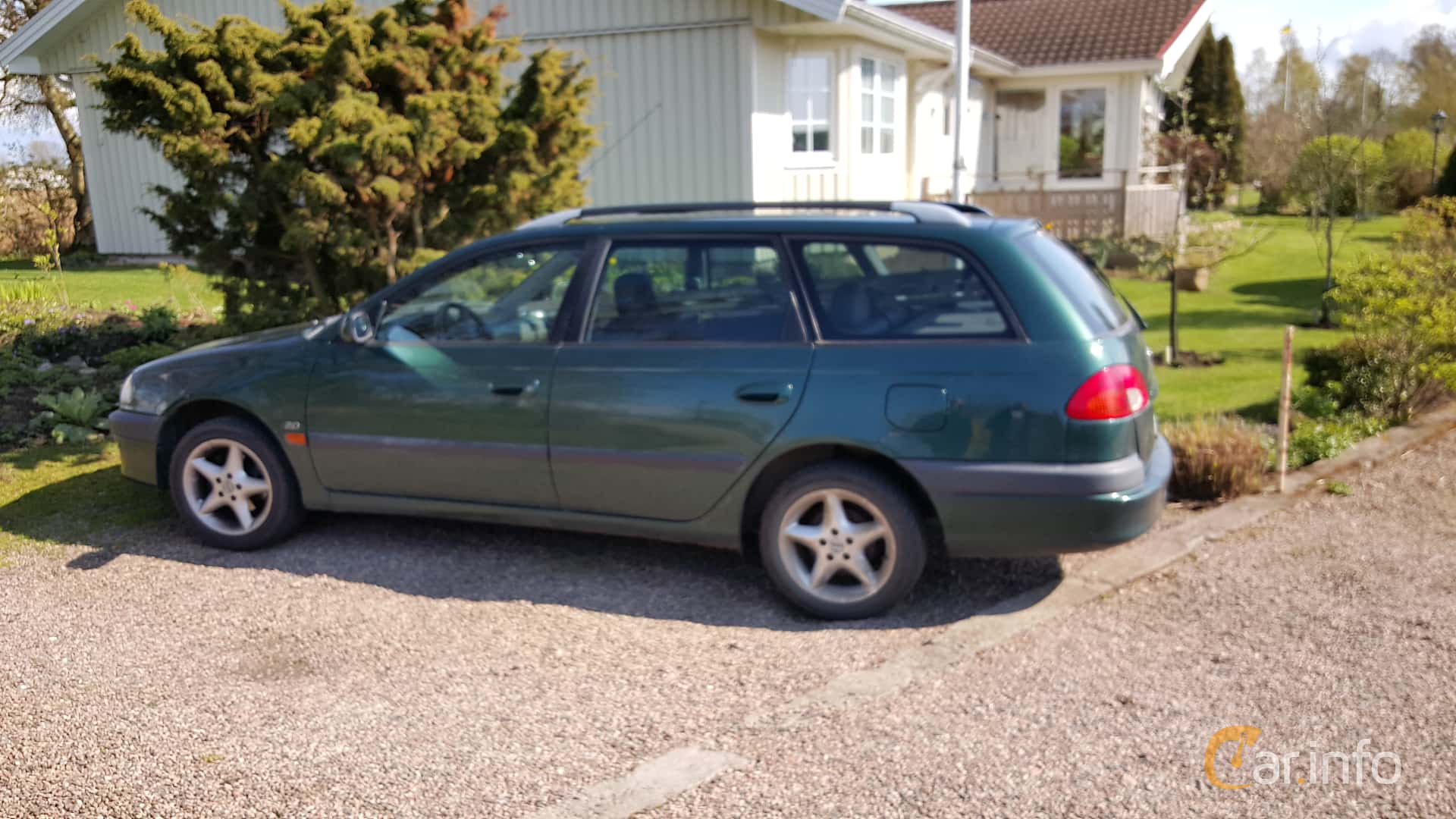 Toyota Avensis Combi 2.0 128hp, 2000