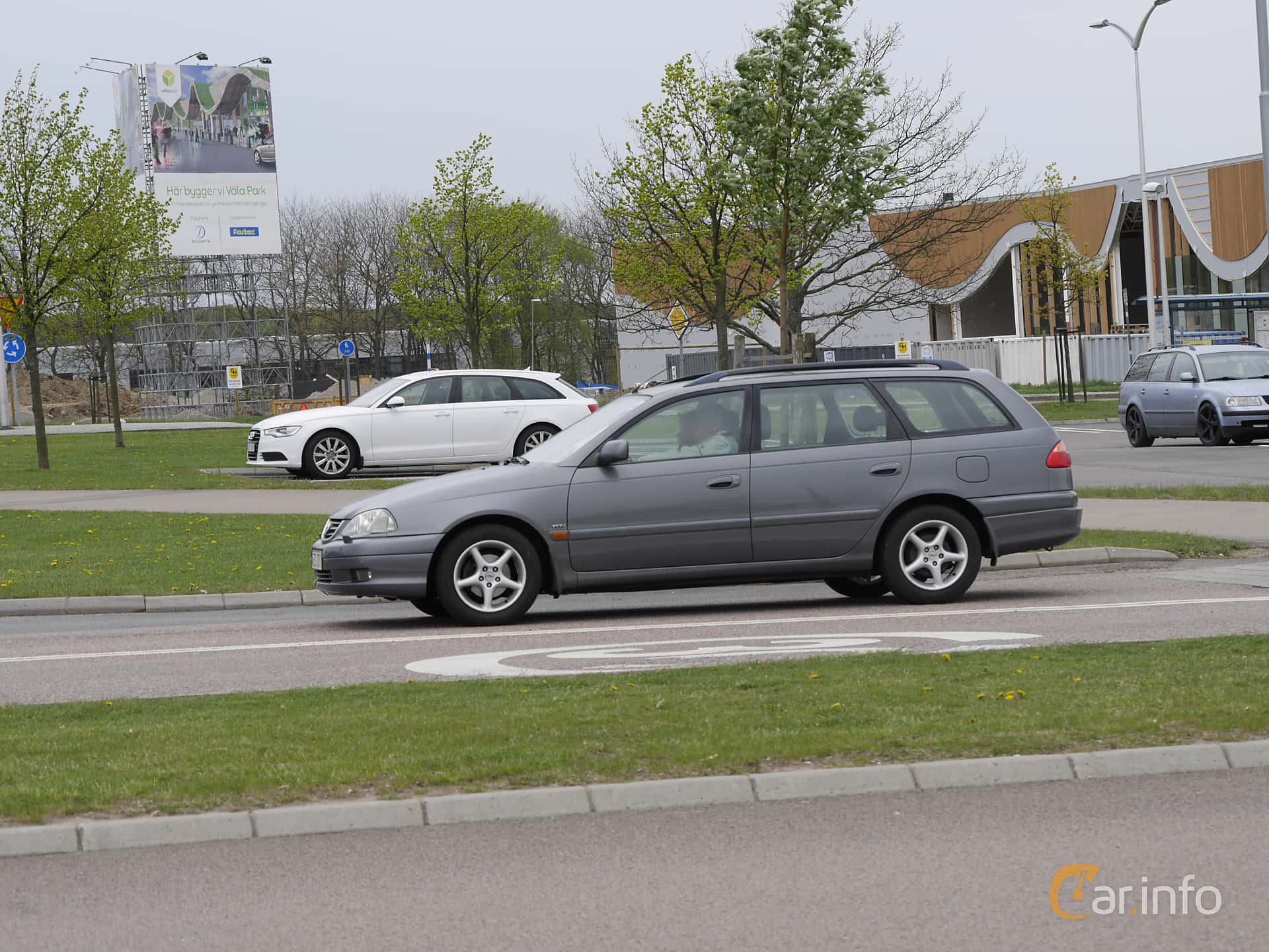 Toyota Avensis Combi 1.8 VVT-i Manual, 129hp, 2002