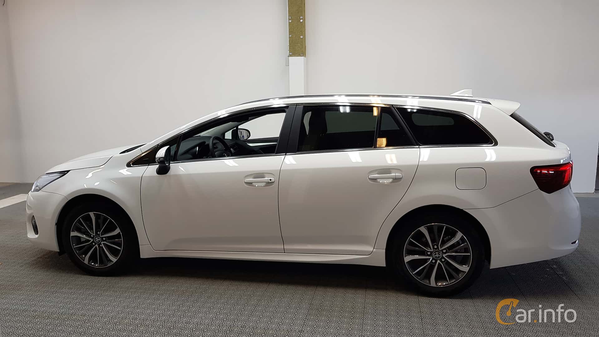 Toyota Avensis Combi 2.0 D-4D Manual, 143hp, 2017