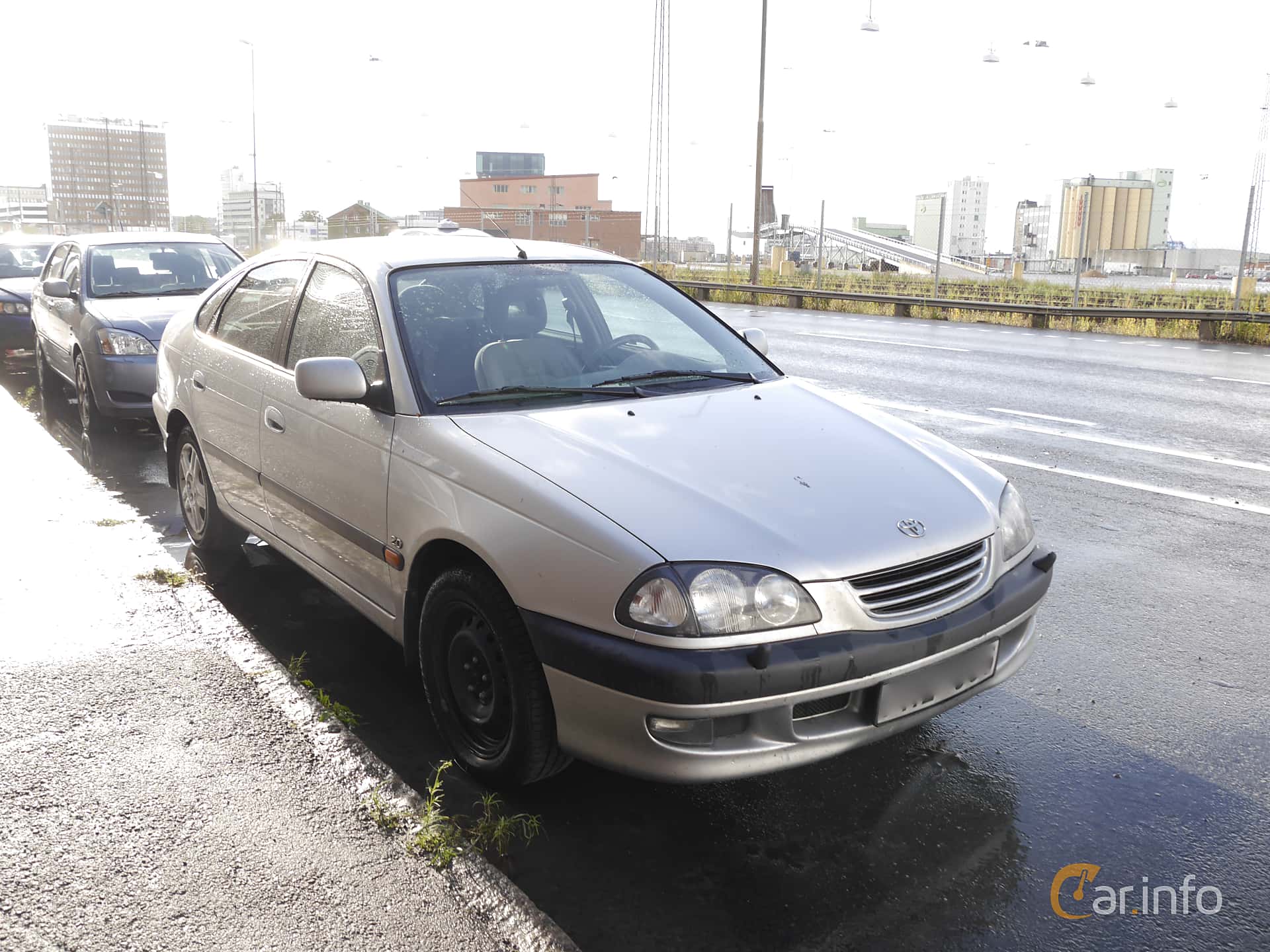 Toyota Avensis Liftback 2.0 Manual, 128hp, 2000