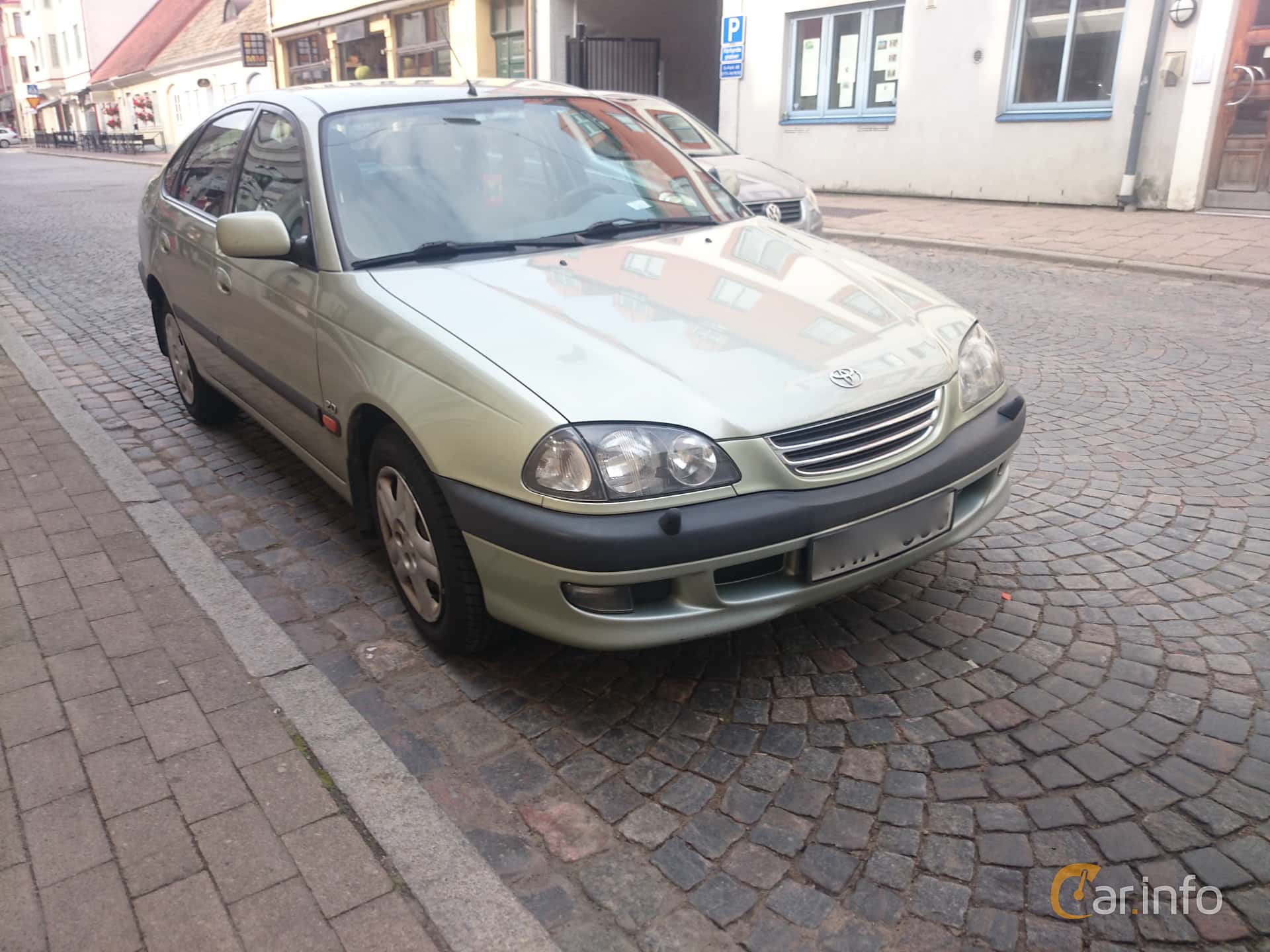 Toyota Avensis Liftback 2.0 128hp, 1998