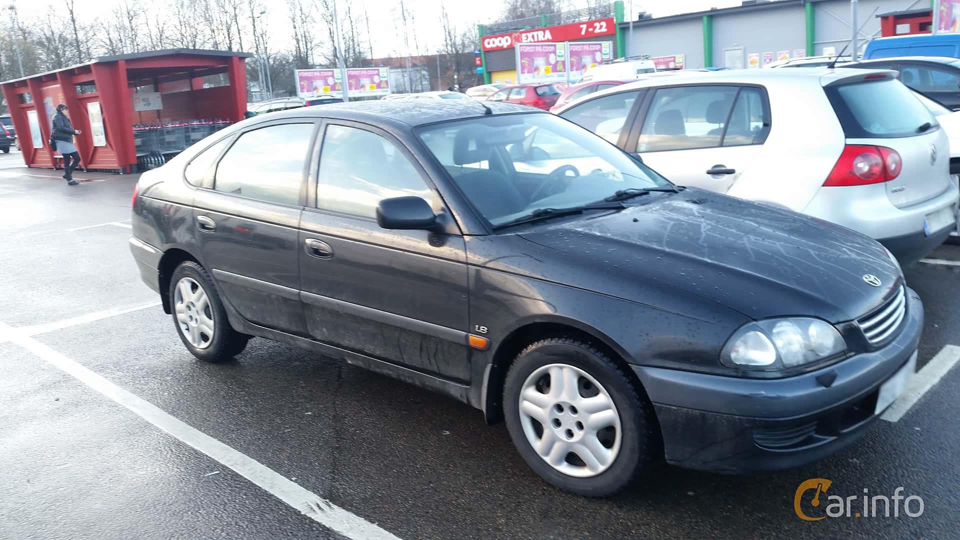 Toyota Avensis Liftback 1.8 110hp, 1999