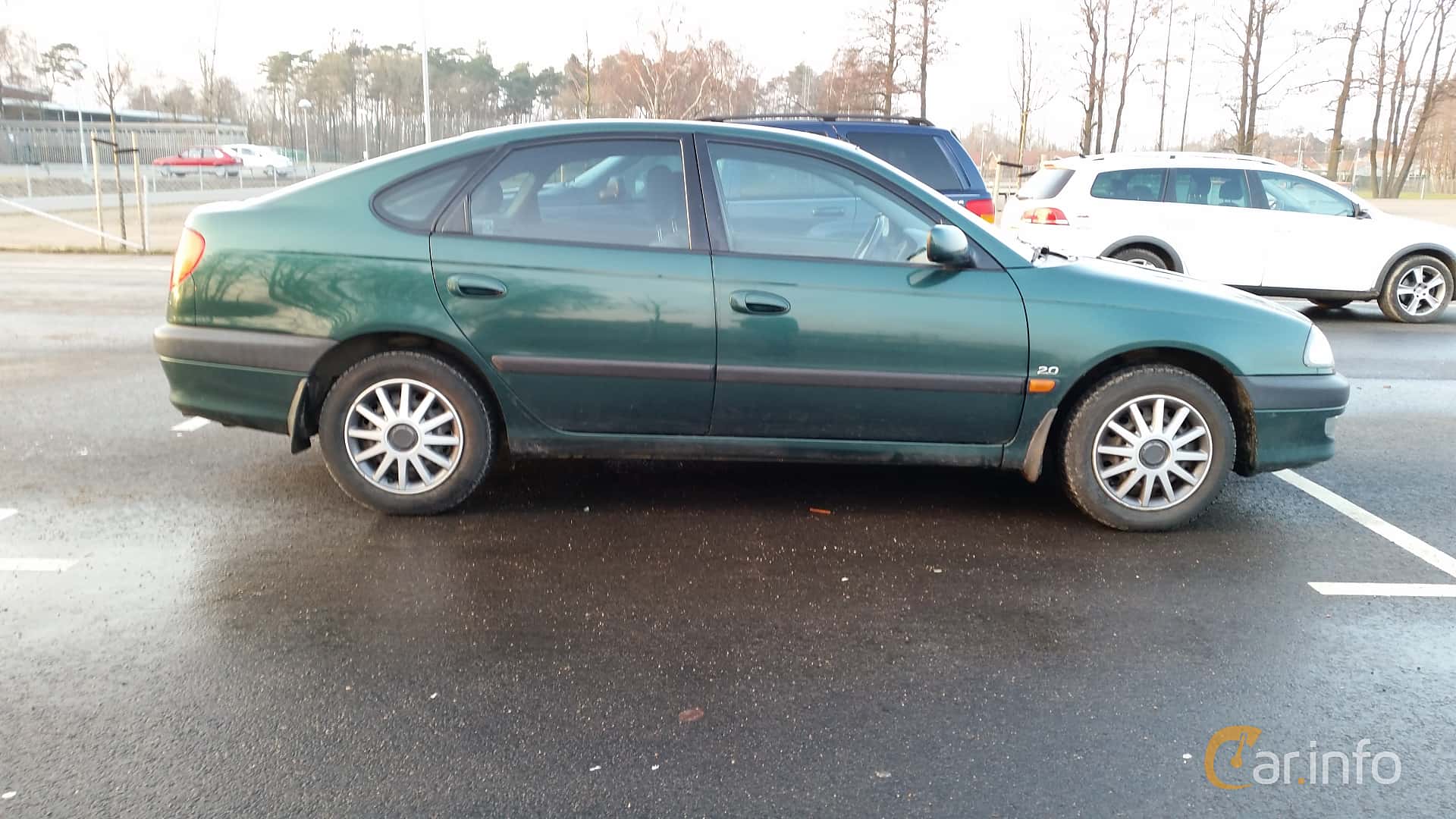 Toyota Avensis Liftback 2.0 Automatic, 128hp, 2000