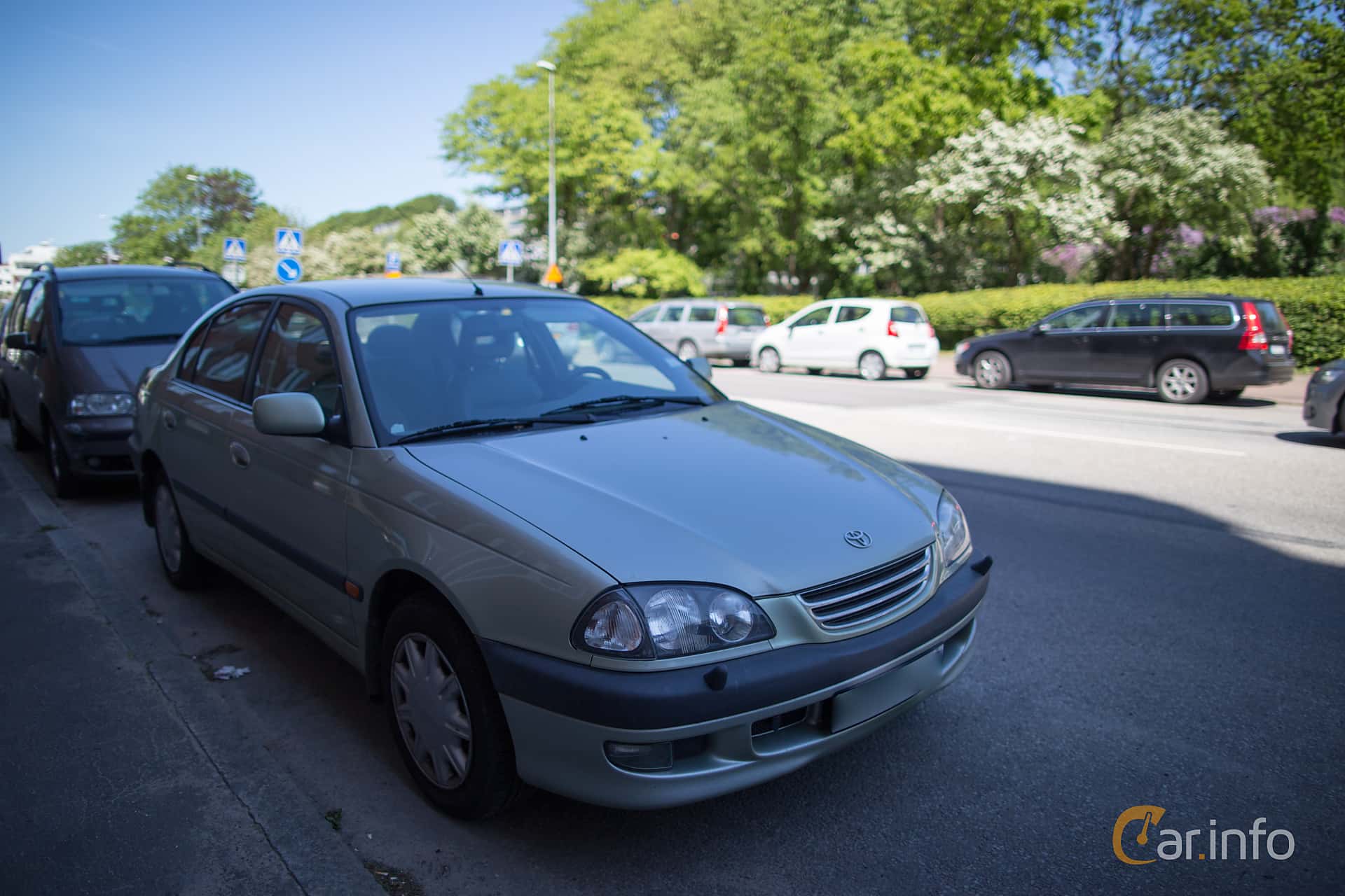 Toyota Avensis Sedan 2.0 Automatic, 128hp, 2000
