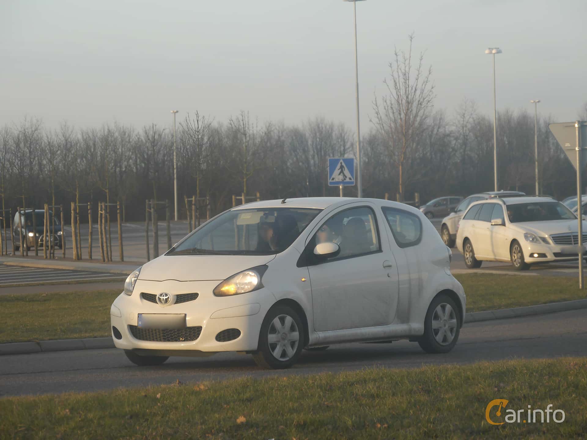 Toyota Aygo 3-door 1.0 VVT-i Manual, 68hp, 2011