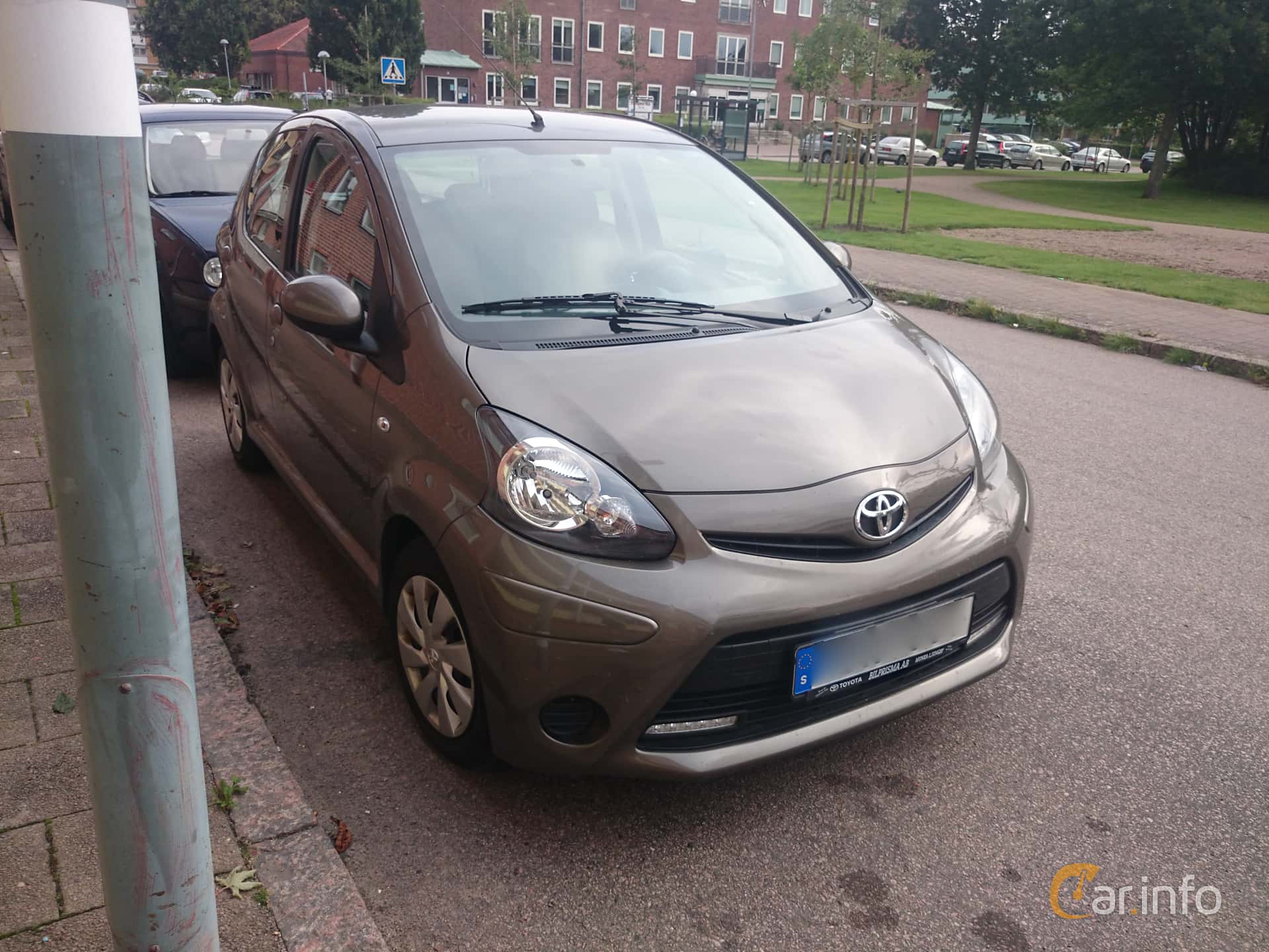 Toyota Aygo 5-door 1.0 VVT-i Manual, 68hp, 2012