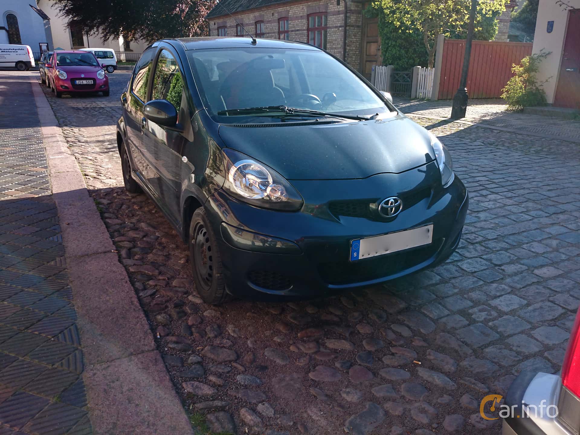 Toyota Aygo 5-door 1.0 VVT-i Manual, 68hp, 2011