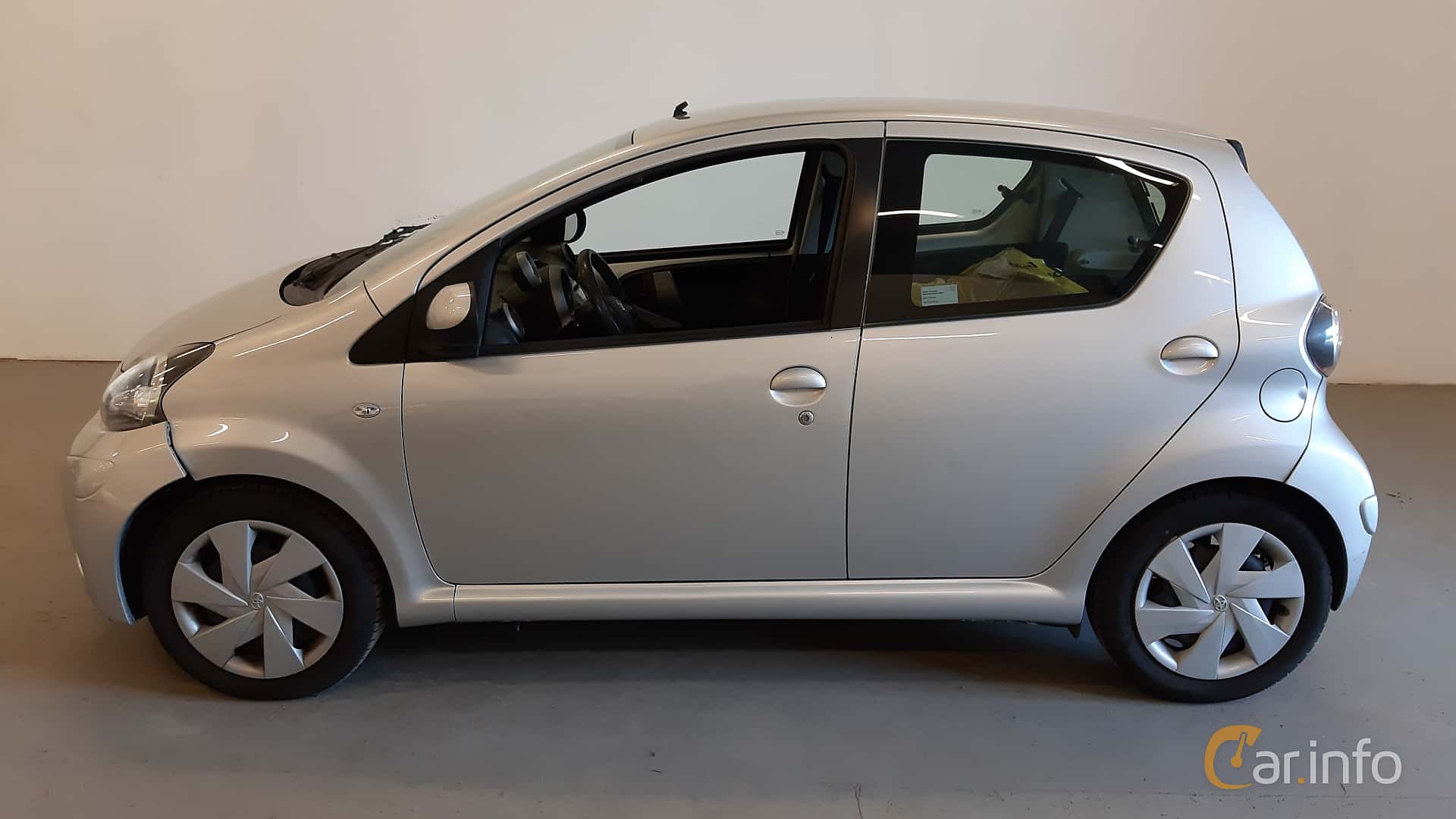 Toyota Aygo 5-door 1.0 VVT-i Manual, 68hp, 2014