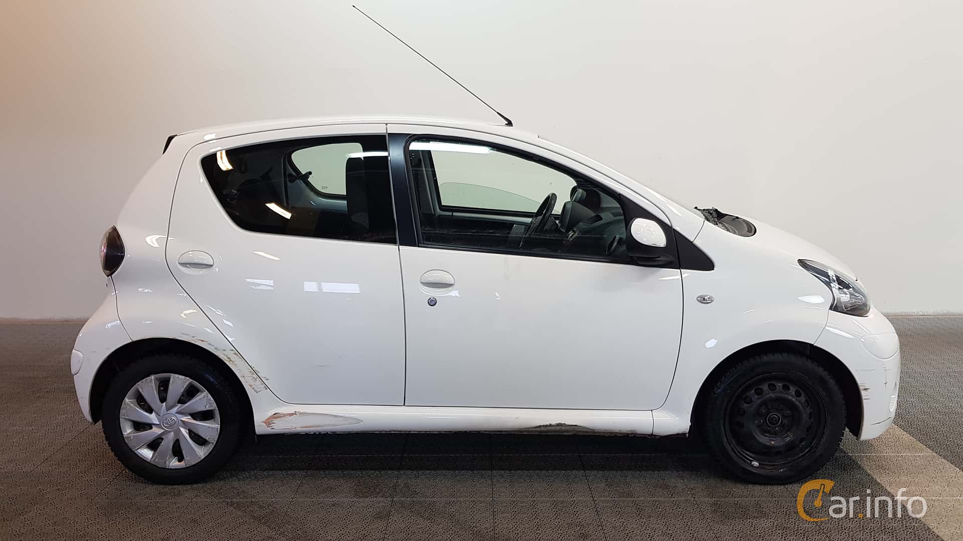 Toyota Aygo 5-door 1.0 VVT-i MultiMode Manual, 68hp, 2012