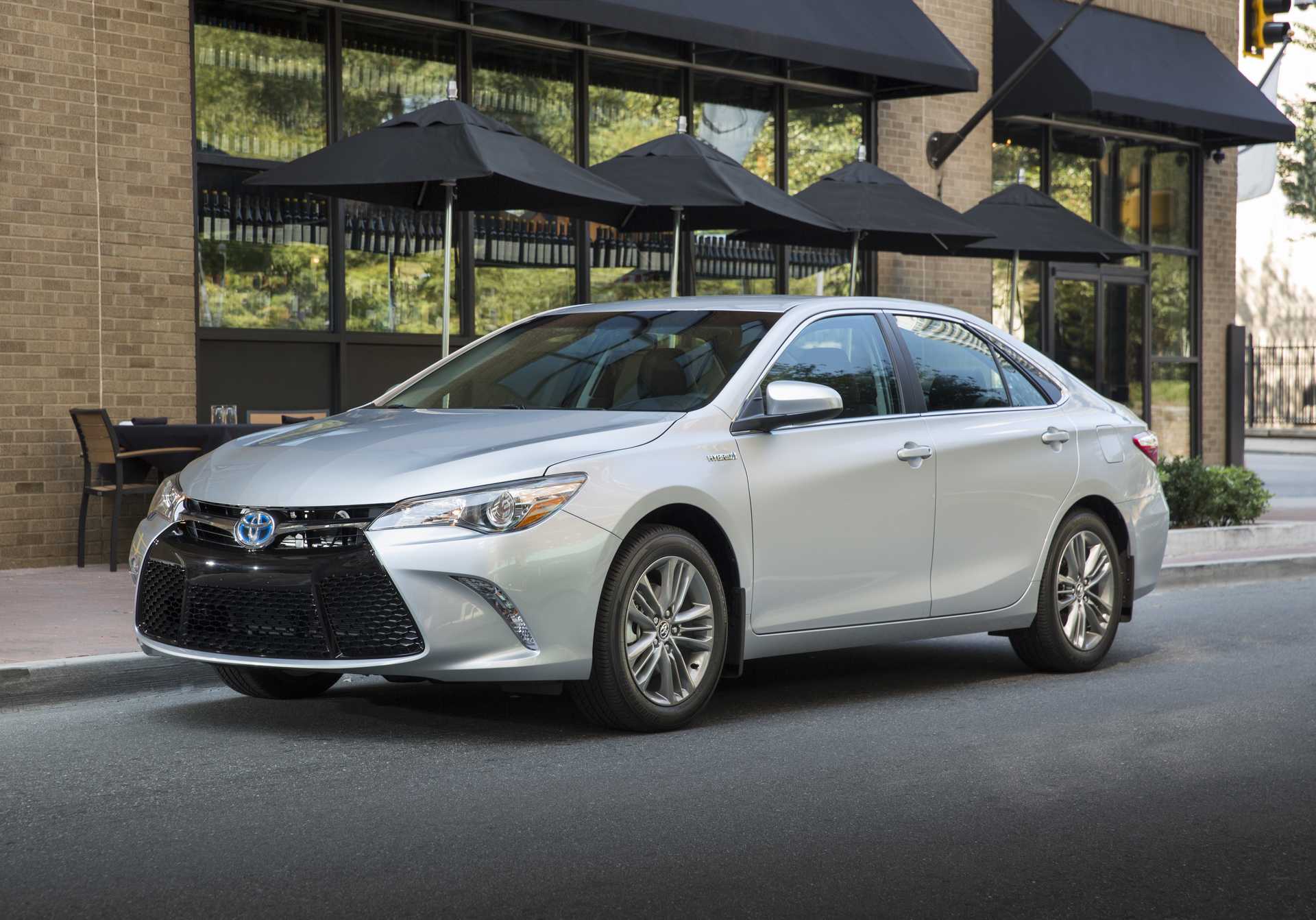 Toyota Camry Hybrid 2.5 CVT, 203hp, 2016