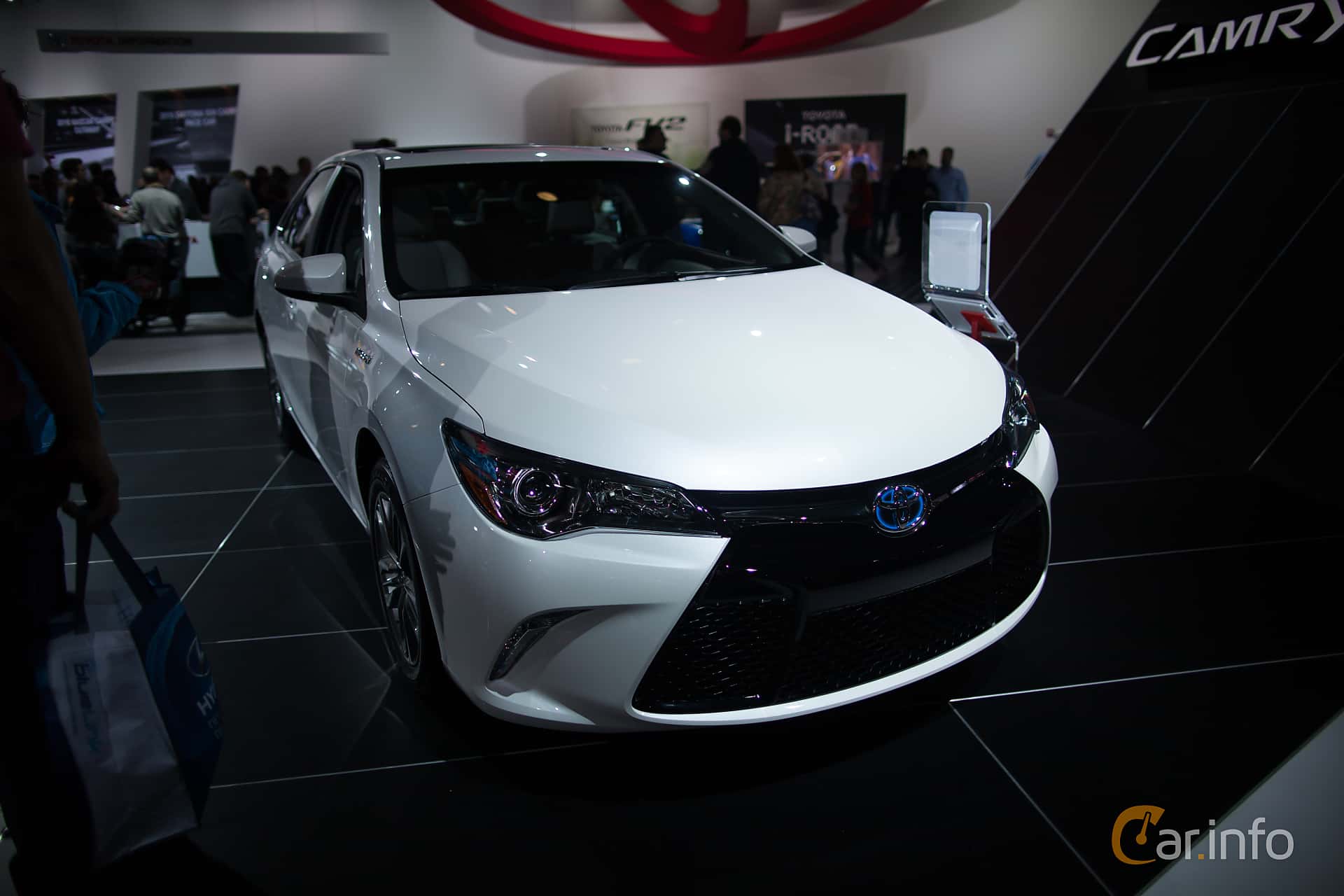 Toyota Camry Hybrid 2.5 CVT, 203hp, 2015