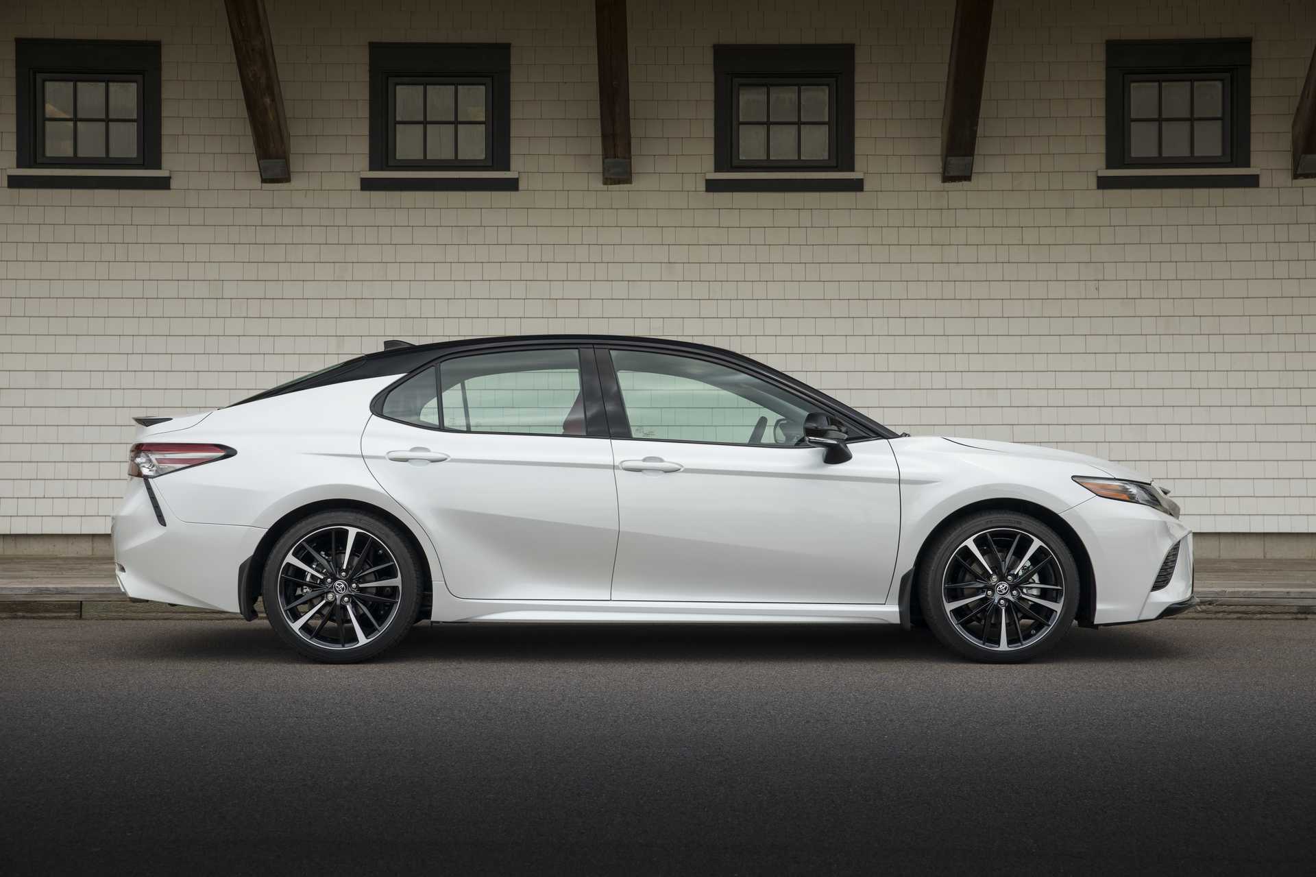 Toyota Camry 2.5 Automatic, 205hp, 2018