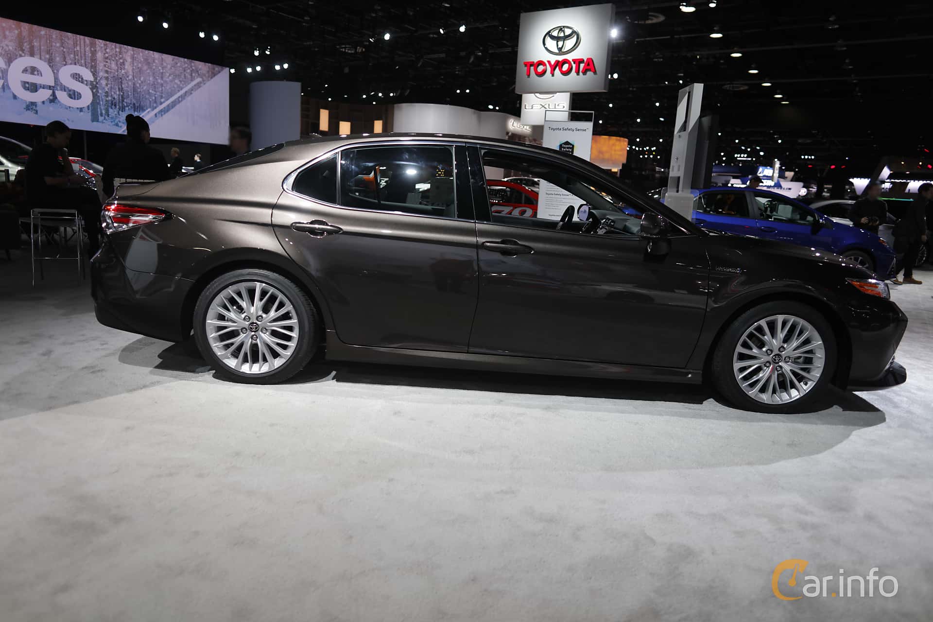 Toyota Camry Hybrid 2.5 CVT, 203hp, 2018