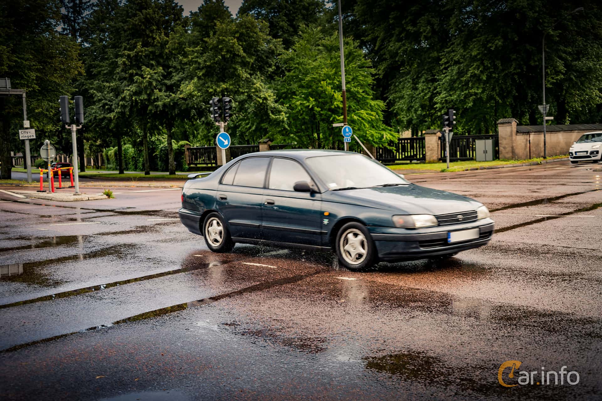 Toyota Carina Sedan 1.6 Automatic, 99hp, 1998