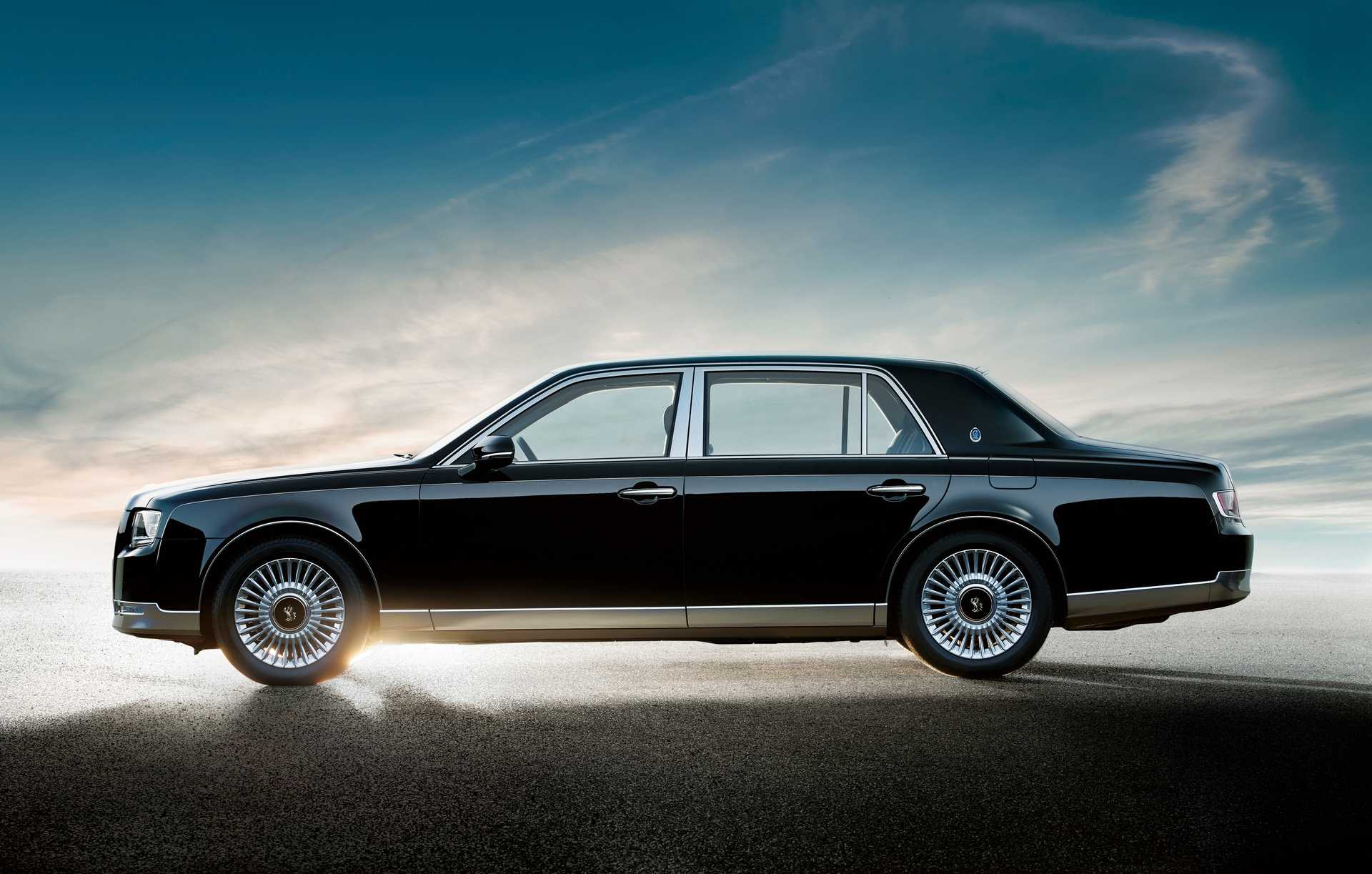 Toyota Century 5.0 V12 CVT, 431hp, 2018
