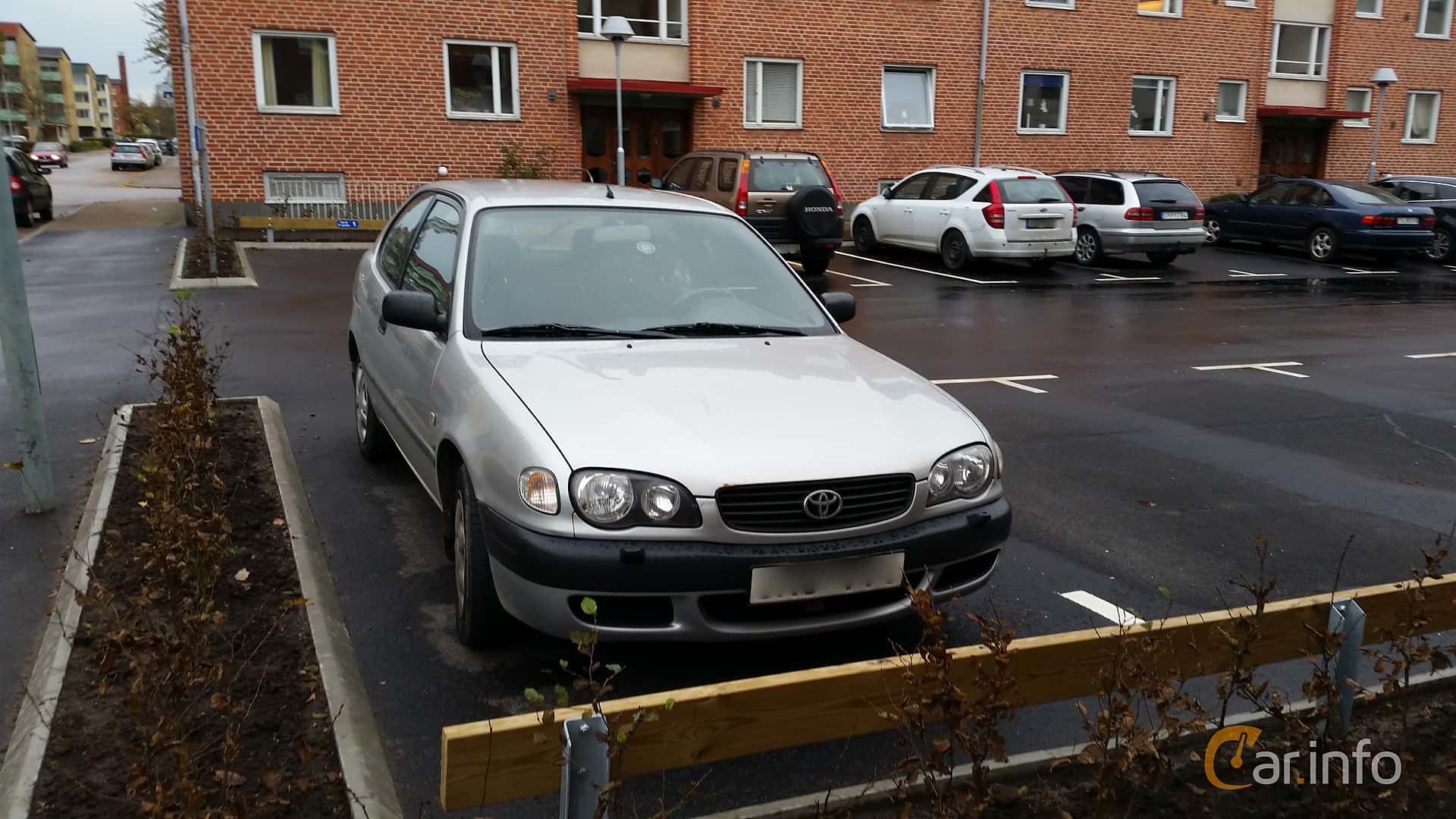 Toyota Corolla 3-door Hatchback 1.4 VVT-i  Manual, 97hp, 2001