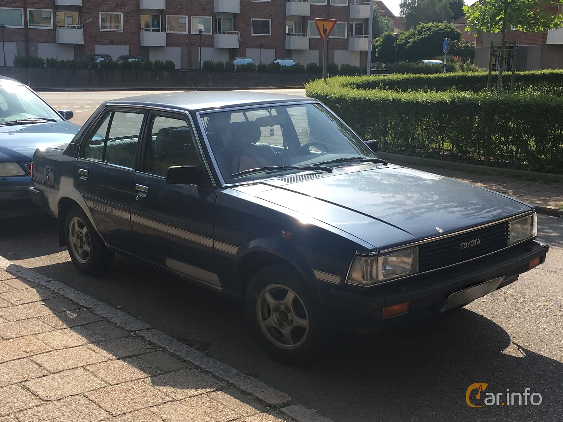 Toyota Corolla 4-door Sedan 1.3 Manual, 65hp, 1982