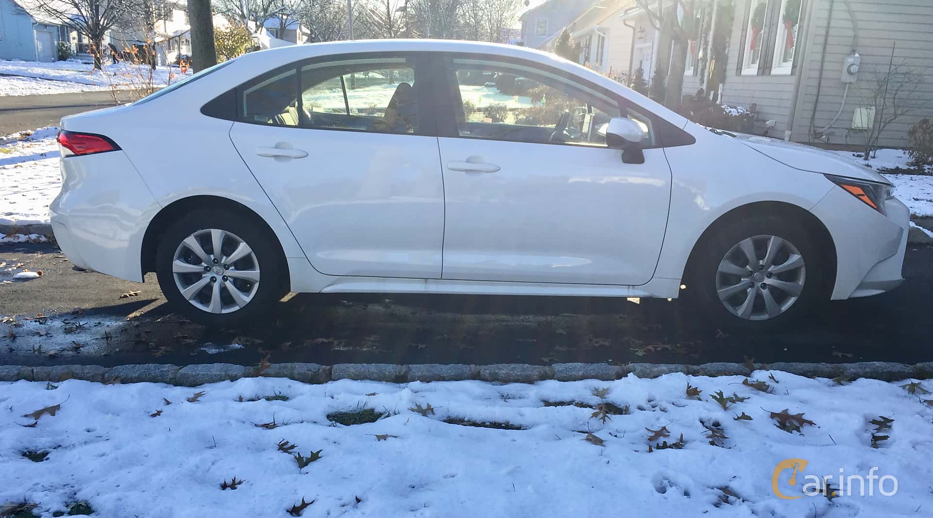 Toyota Corolla Sedan Hybrid 2.0 VVT-i CVT, 180hp, 2019