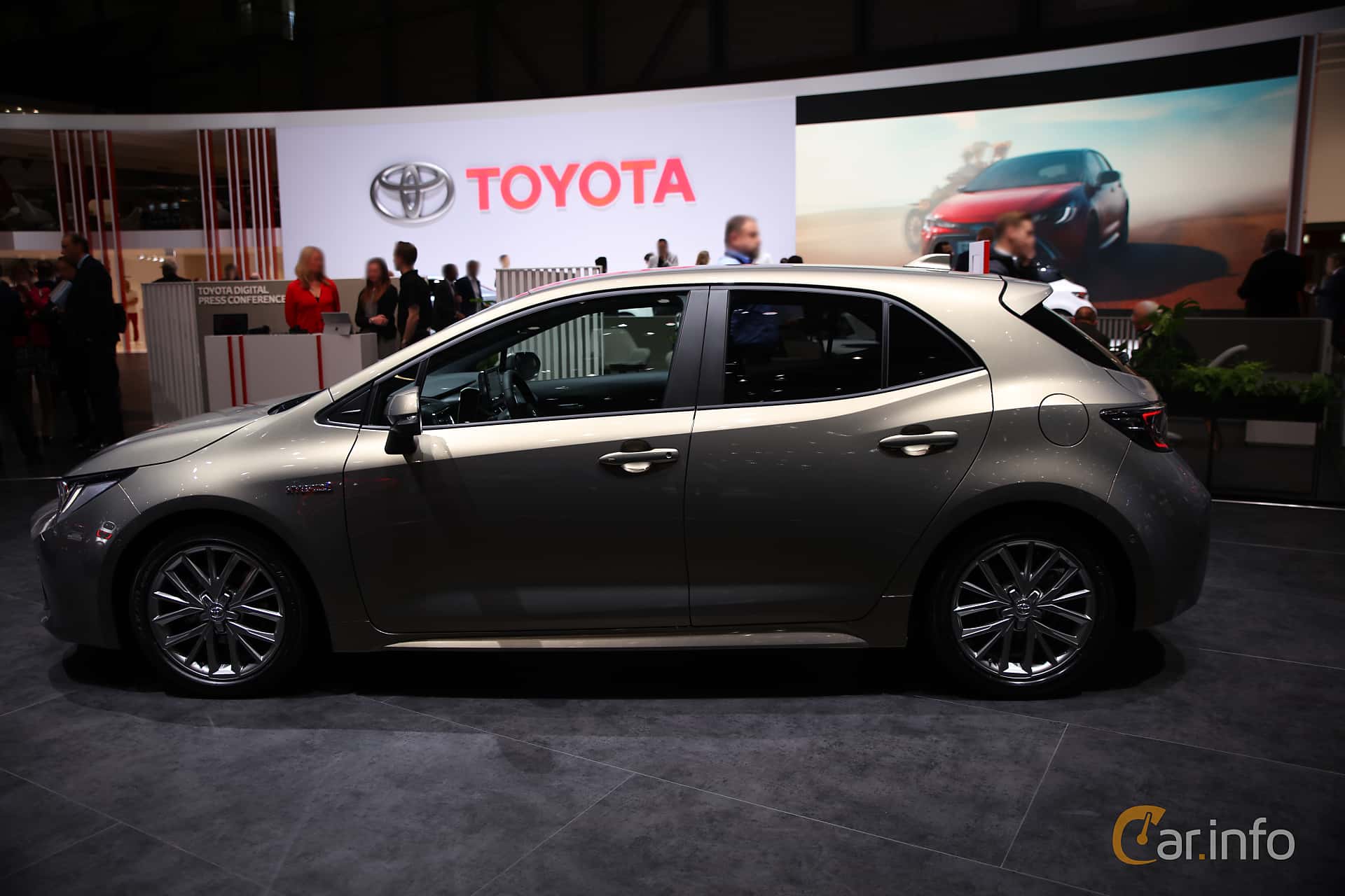 Toyota Corolla Hybrid 2.0 VVT-i CVT, 180hp, 2019