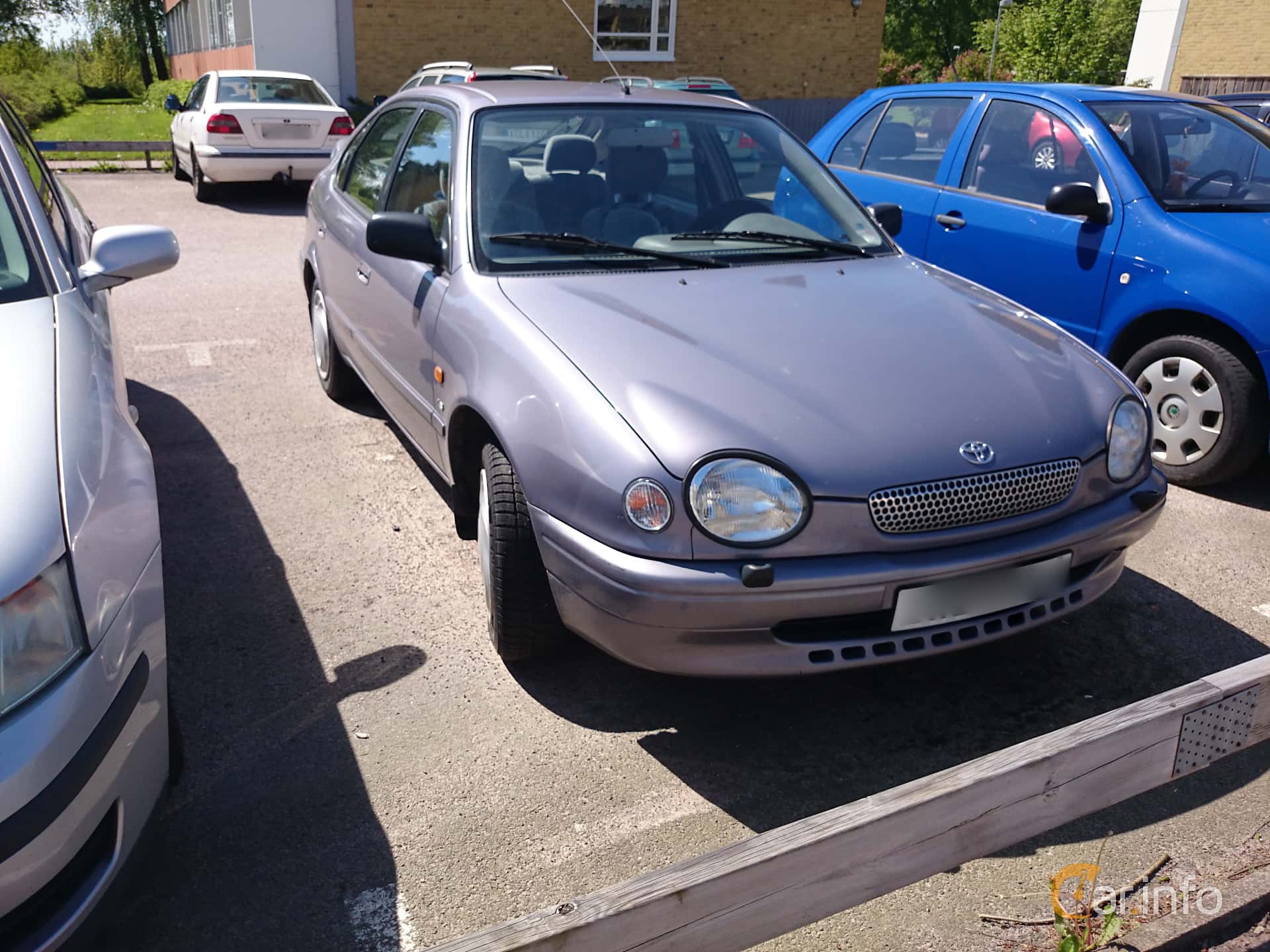Toyota Corolla 5-door Hatchback 1.6 Manual, 110hp, 1998