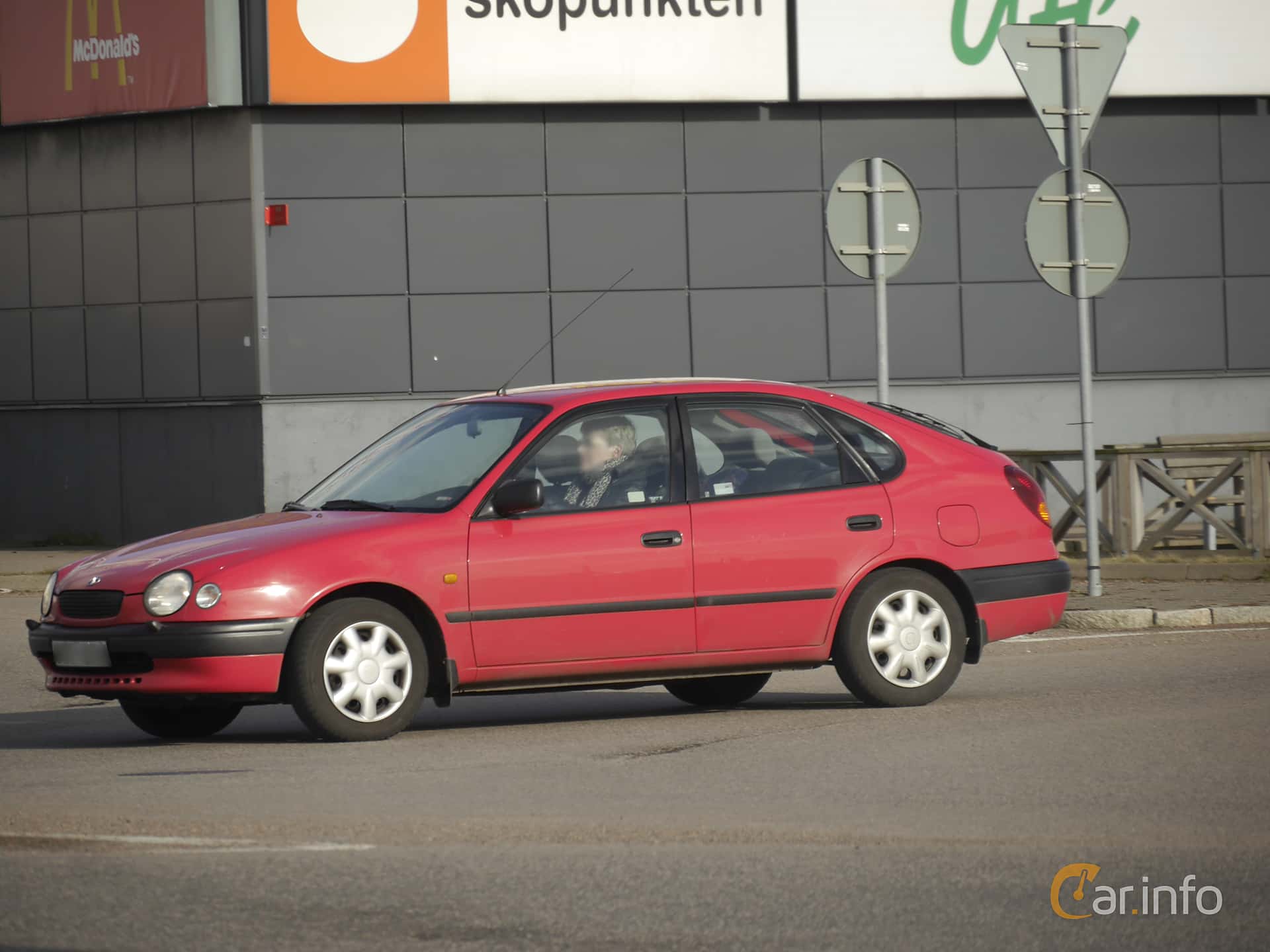 Toyota Corolla Liftback 1.3 86hp, 1998