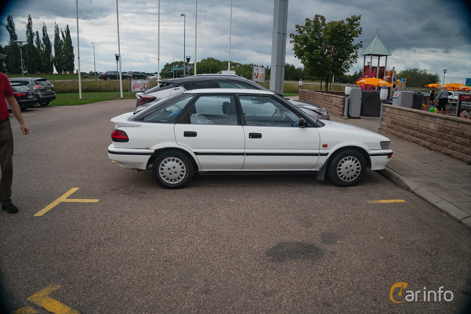 Toyota Corolla 5-door Liftback generation E90 1.8 D Manual, 5-speed