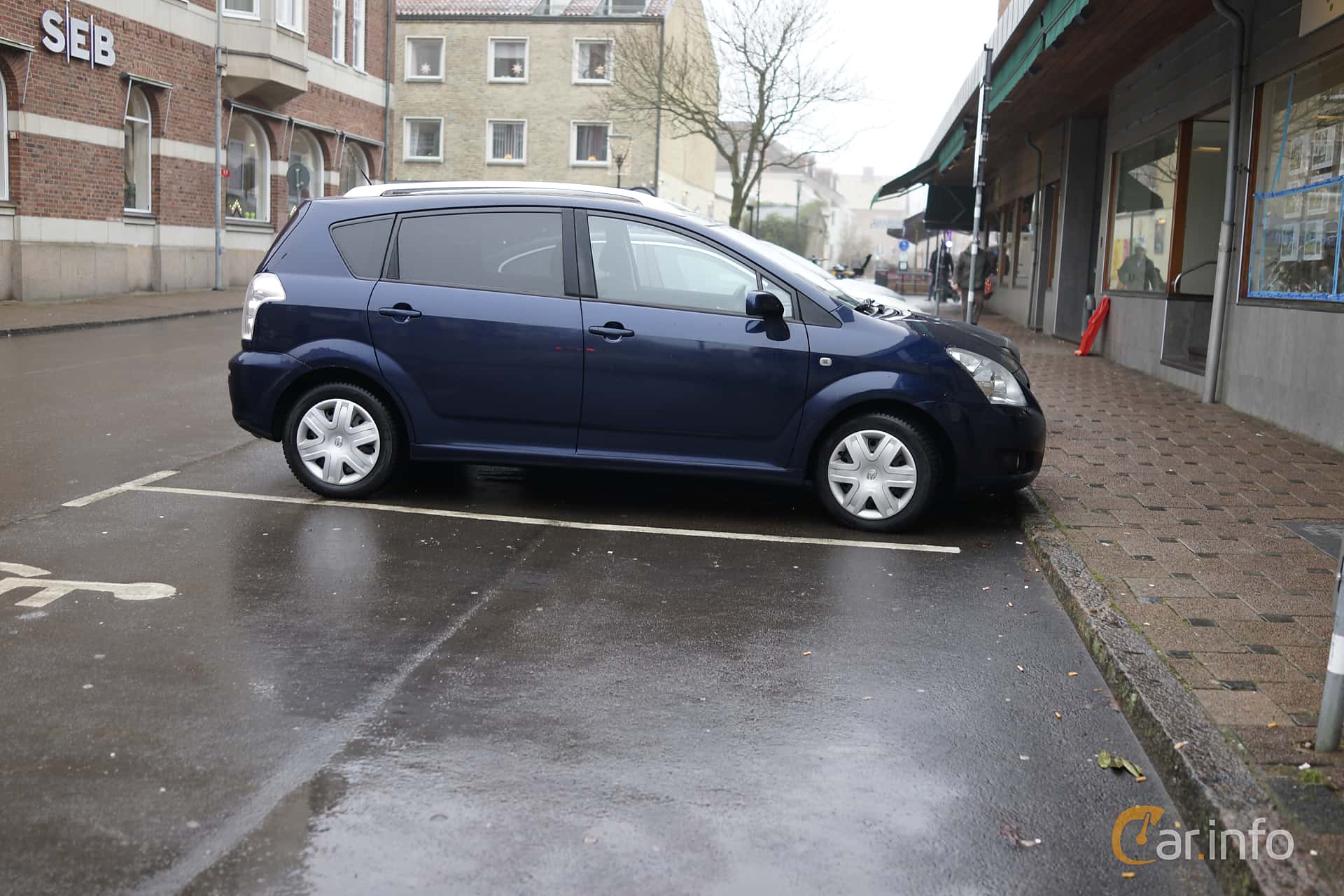 Toyota Corolla Verso 1.8 VVT-i Manual, 129hp, 2009
