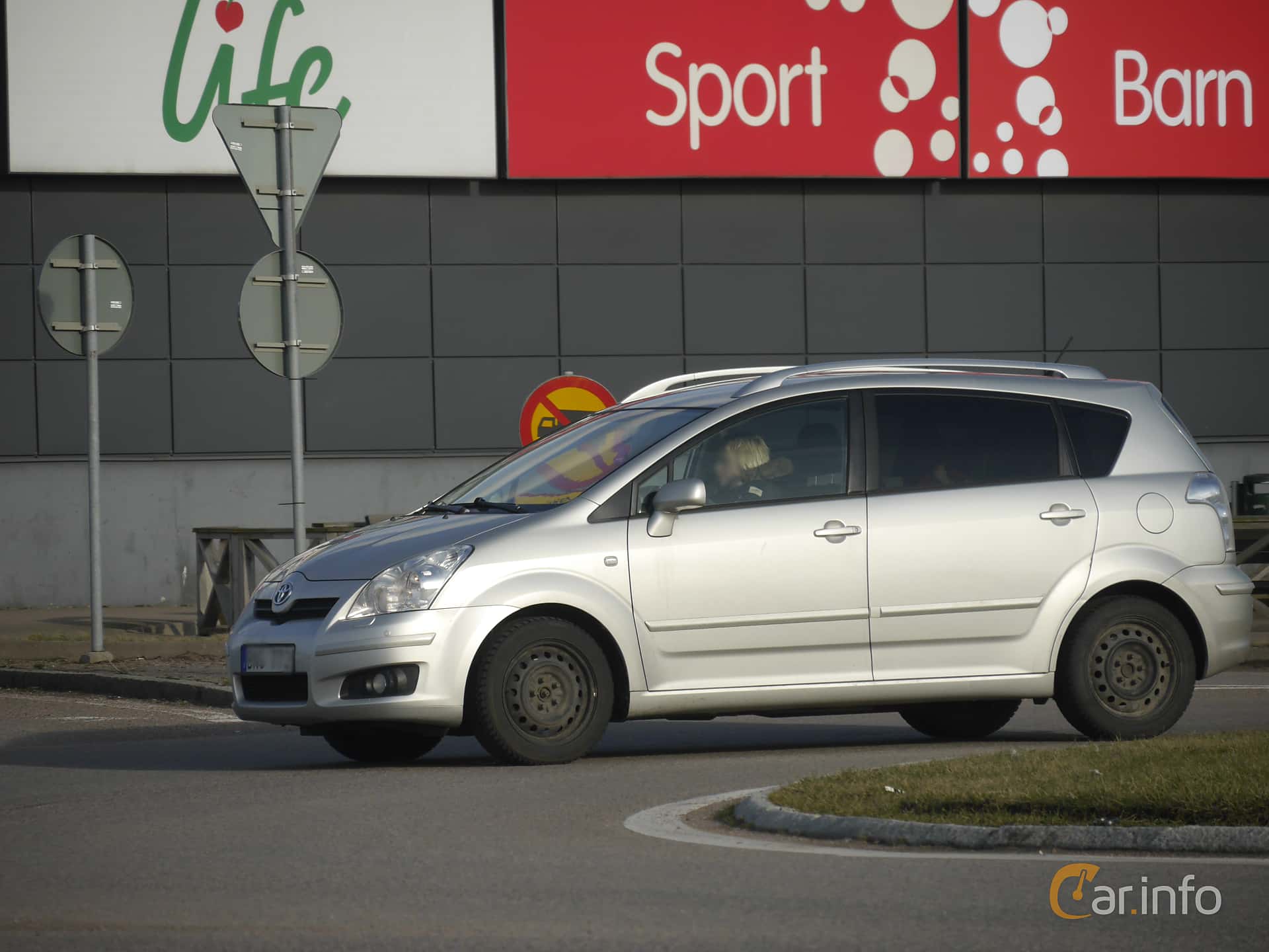 Toyota Corolla Verso 2.2 D-4D Manual, 136hp, 2009