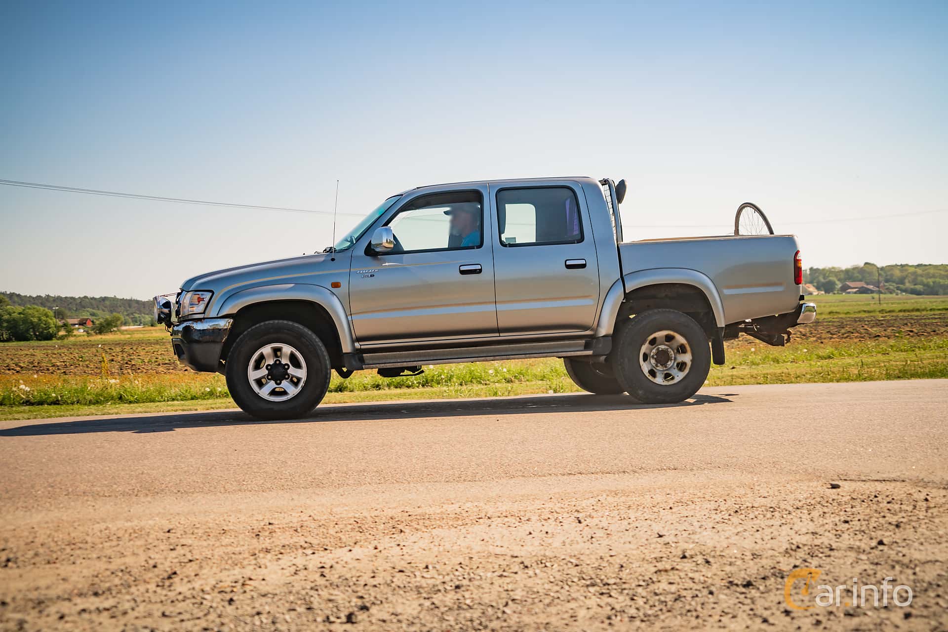 Toyota Hilux Double Cab 2.5 4WD Manual, 102hp, 2004