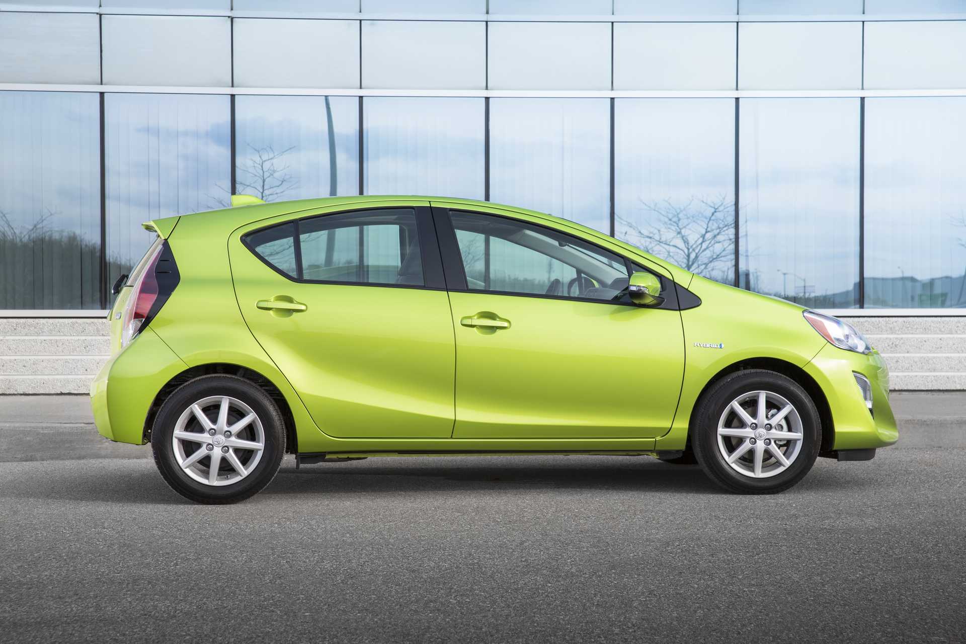 Toyota Prius c 1.5 VVT-i ECVT, 101hp, 2016